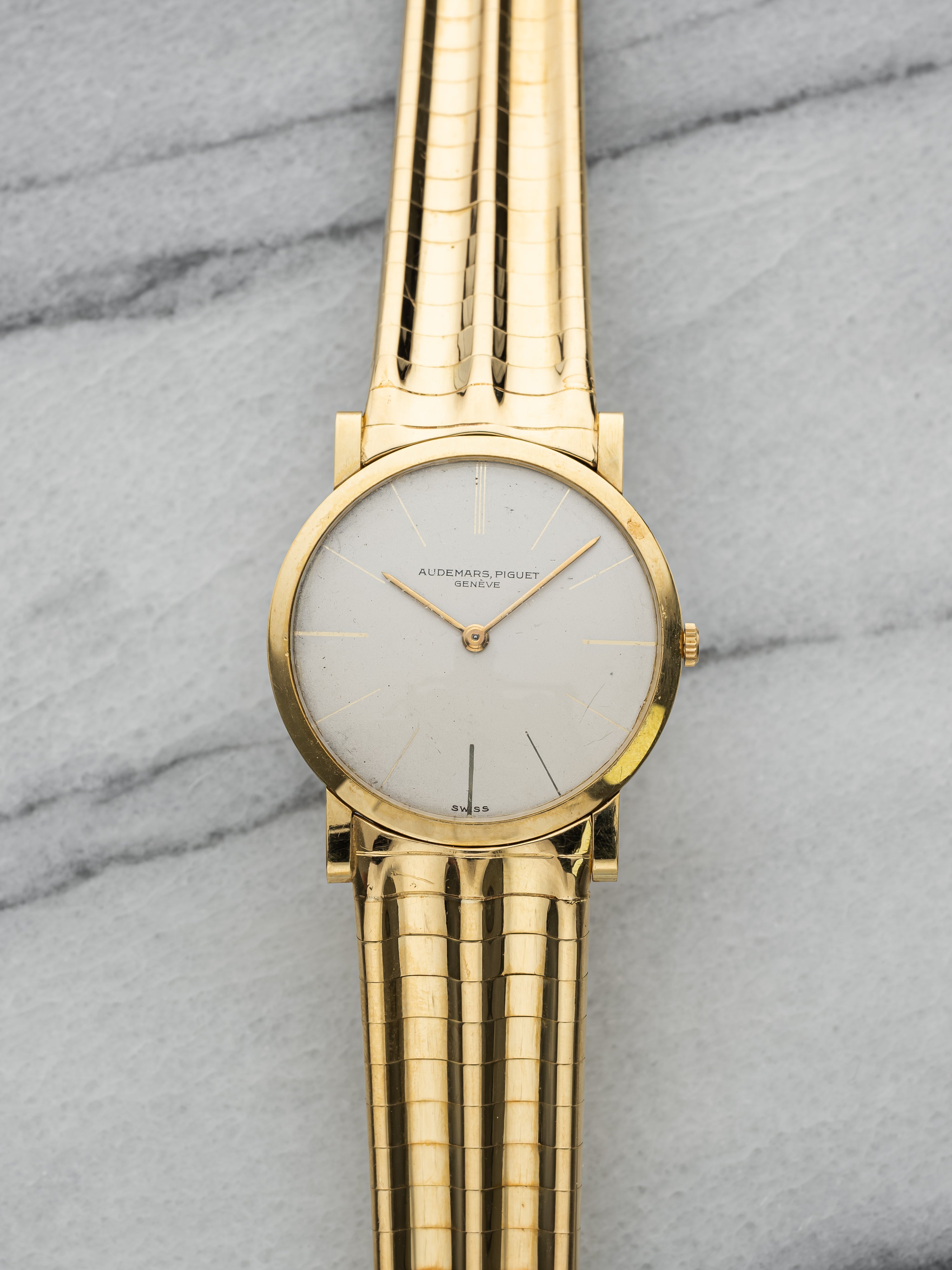 Audemars Piguet Ultra Thin 5043 - 18K Yellow Gold, White Dial