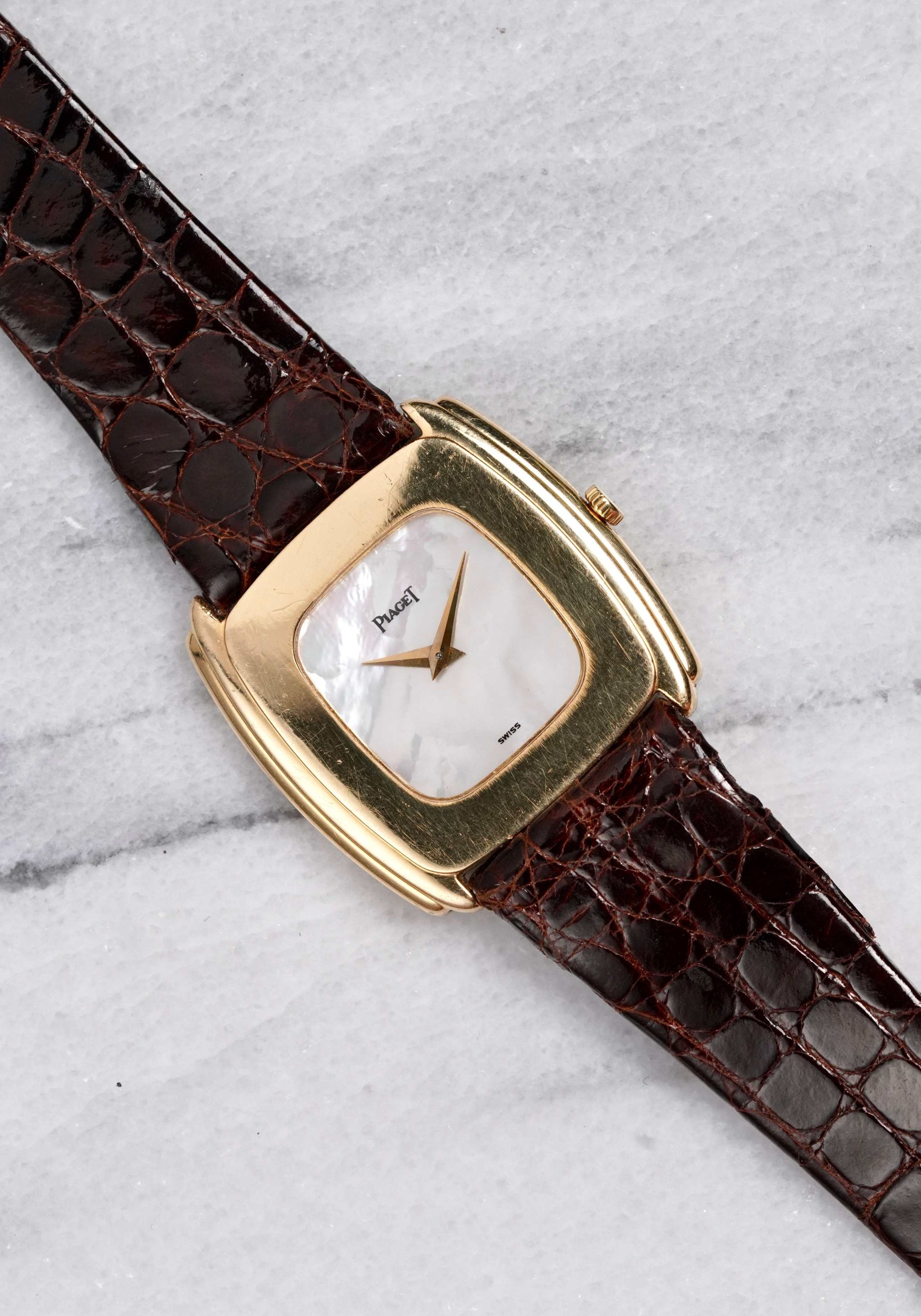 Piaget 18K Yellow Gold - Mother of Pearl.