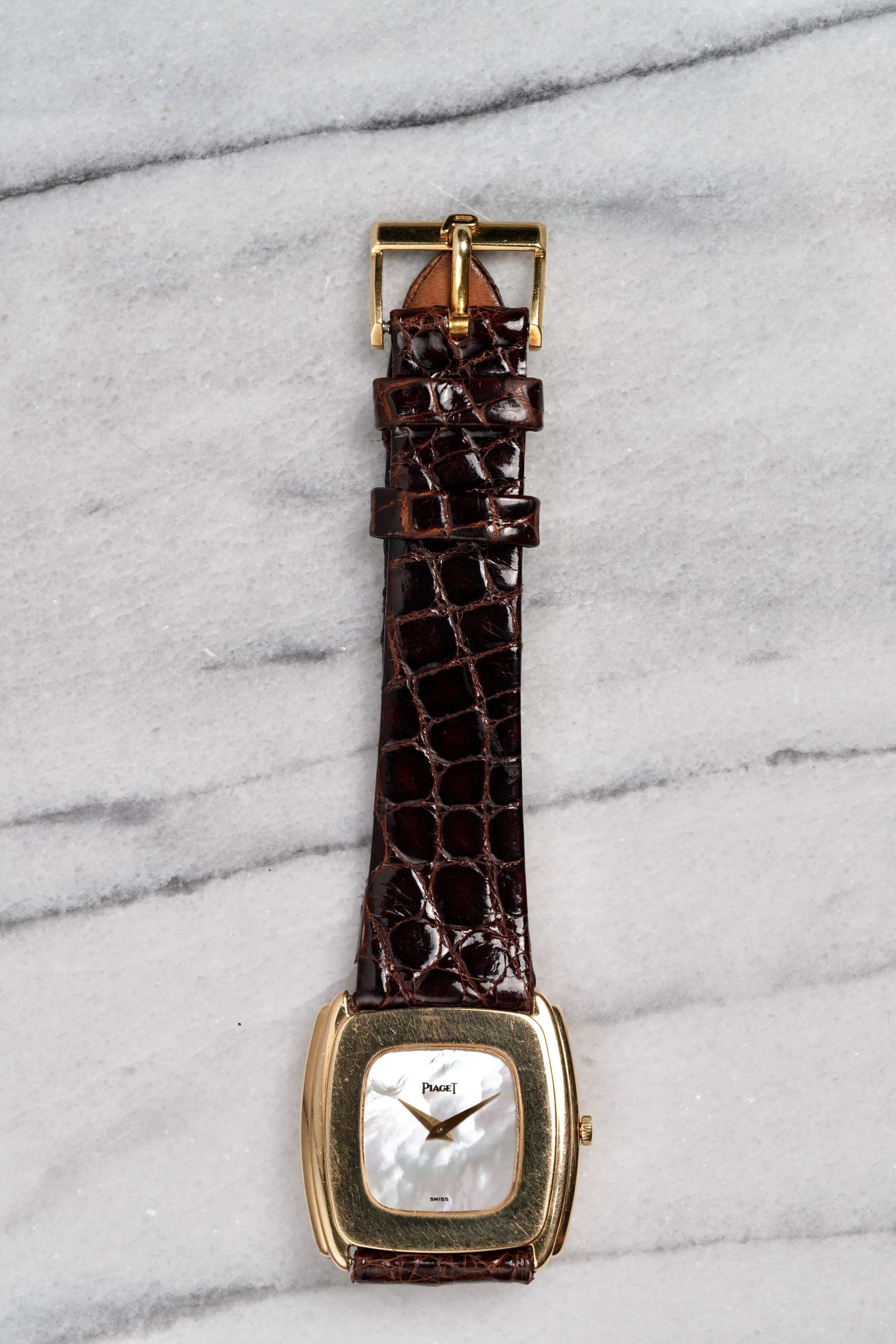 Piaget 18K Yellow Gold - Mother of Pearl.