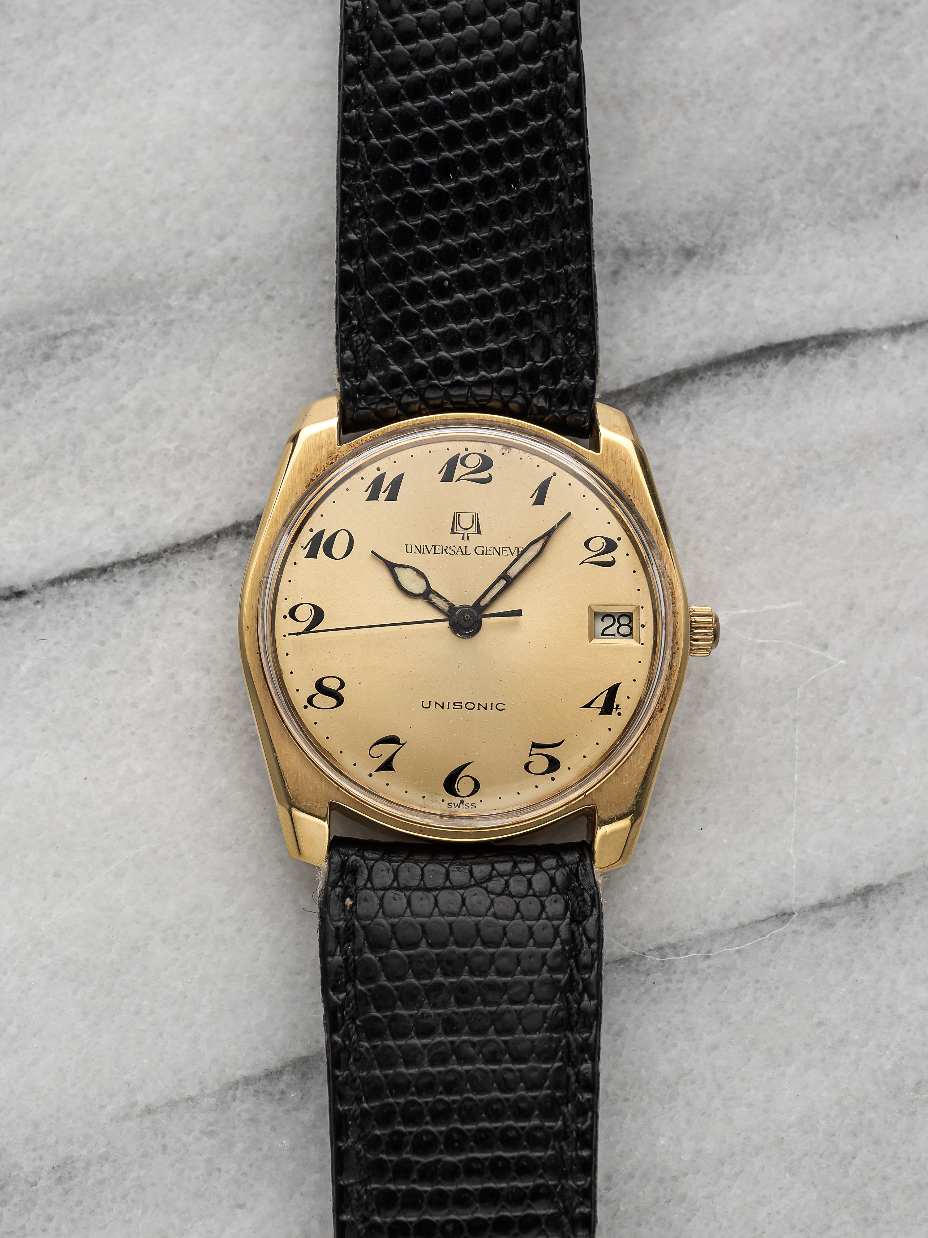 Universal Geneve Unisonic - 18K Yellow Gold