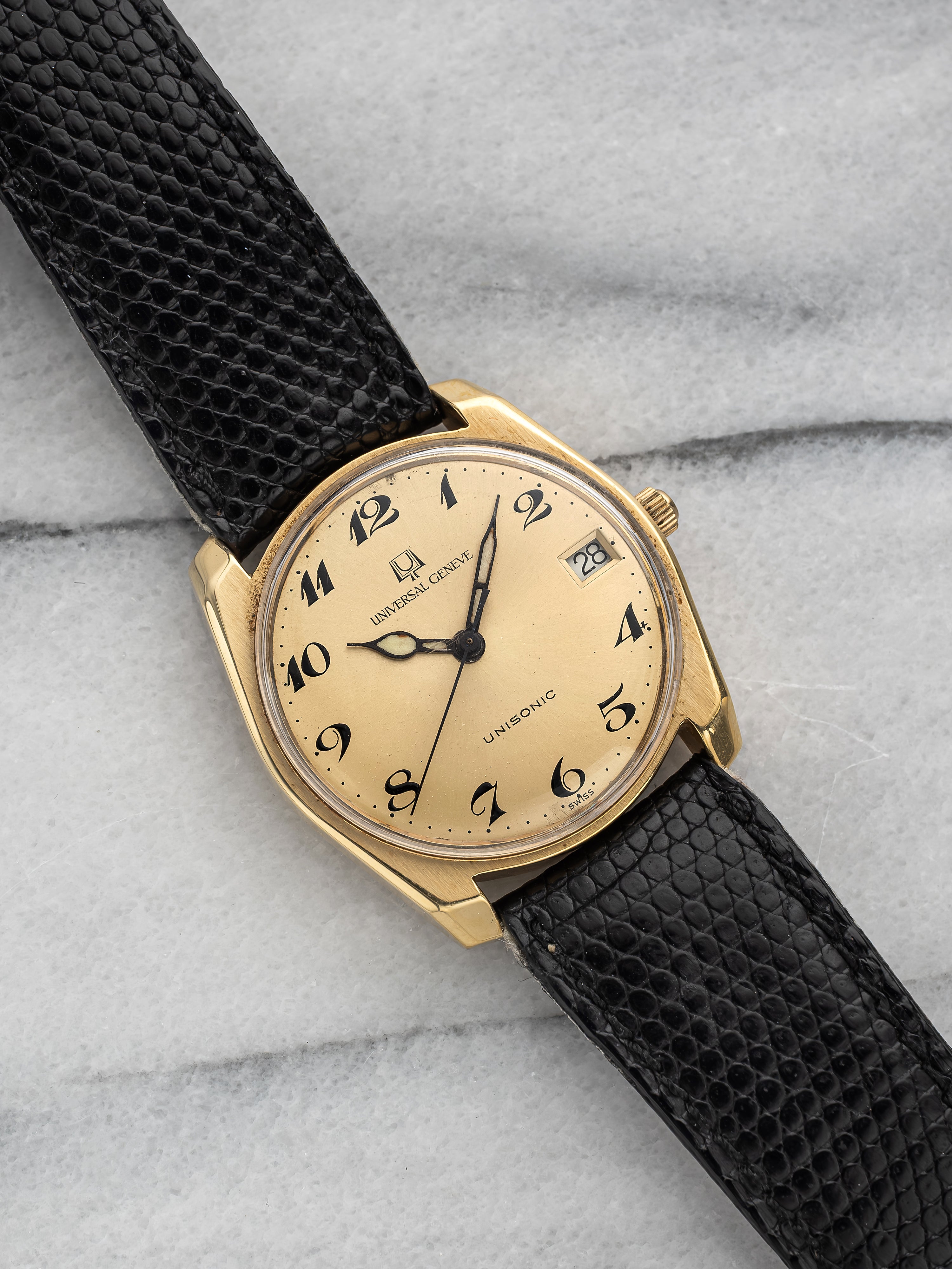 Universal Geneve Unisonic - 18K Yellow Gold
