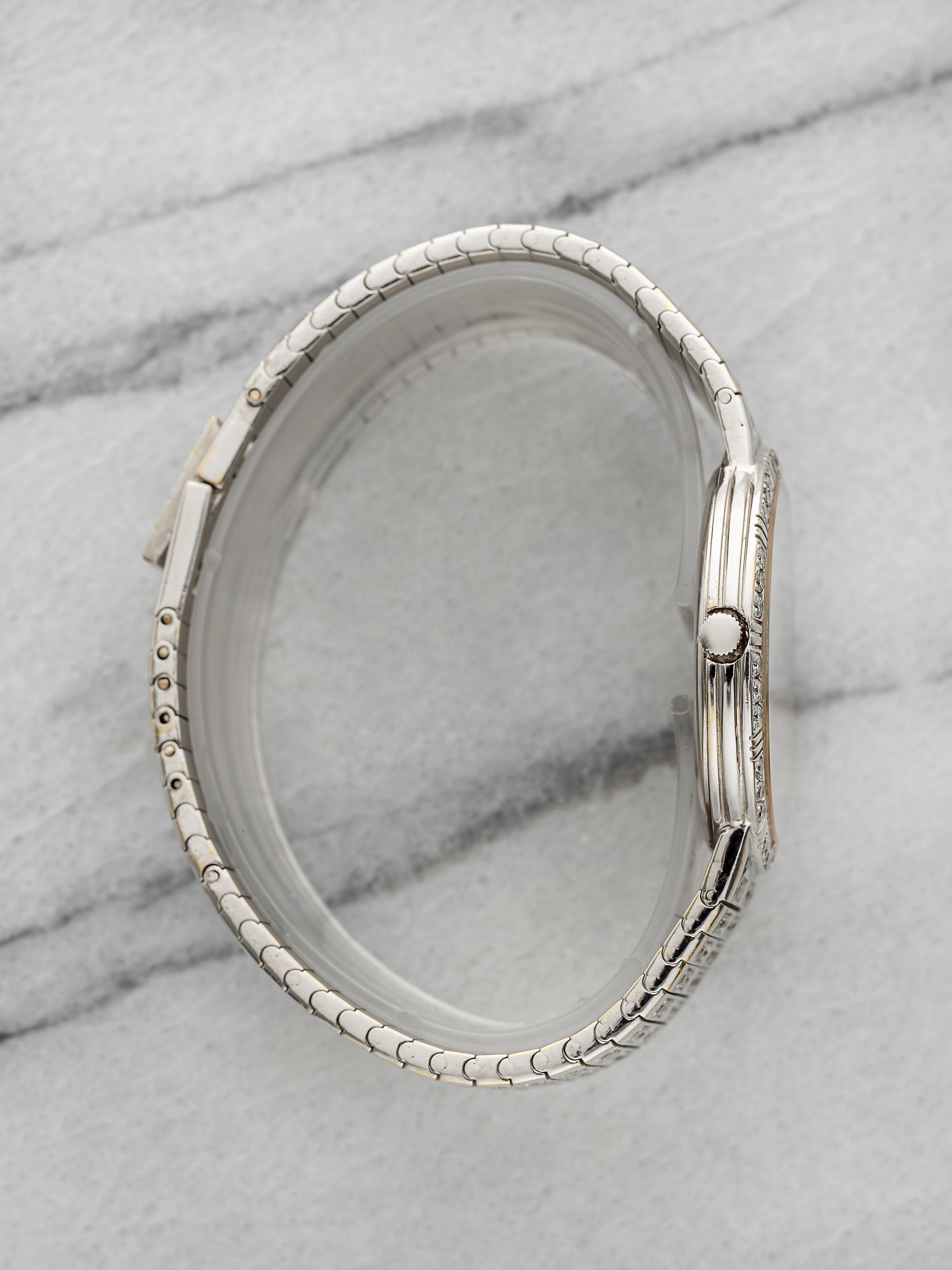 Piaget 8025 – Integrated WG with Pave Diamond & Sapphire Dial