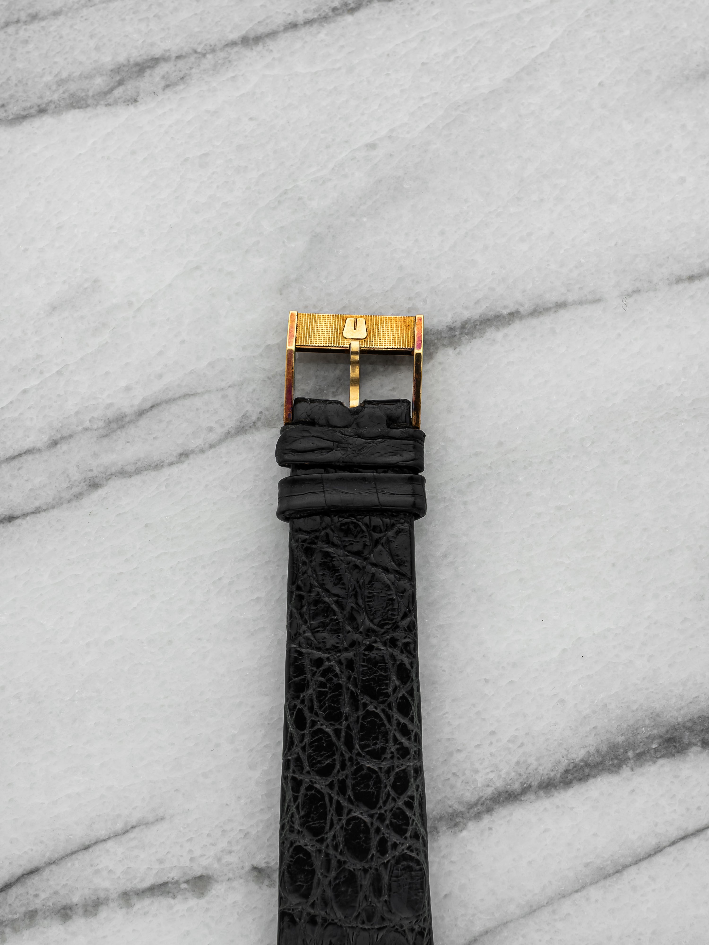 Universal Geneve Dress Watch 111010.1 18K Yellow Gold Bloodstone Dial Manual 33m
