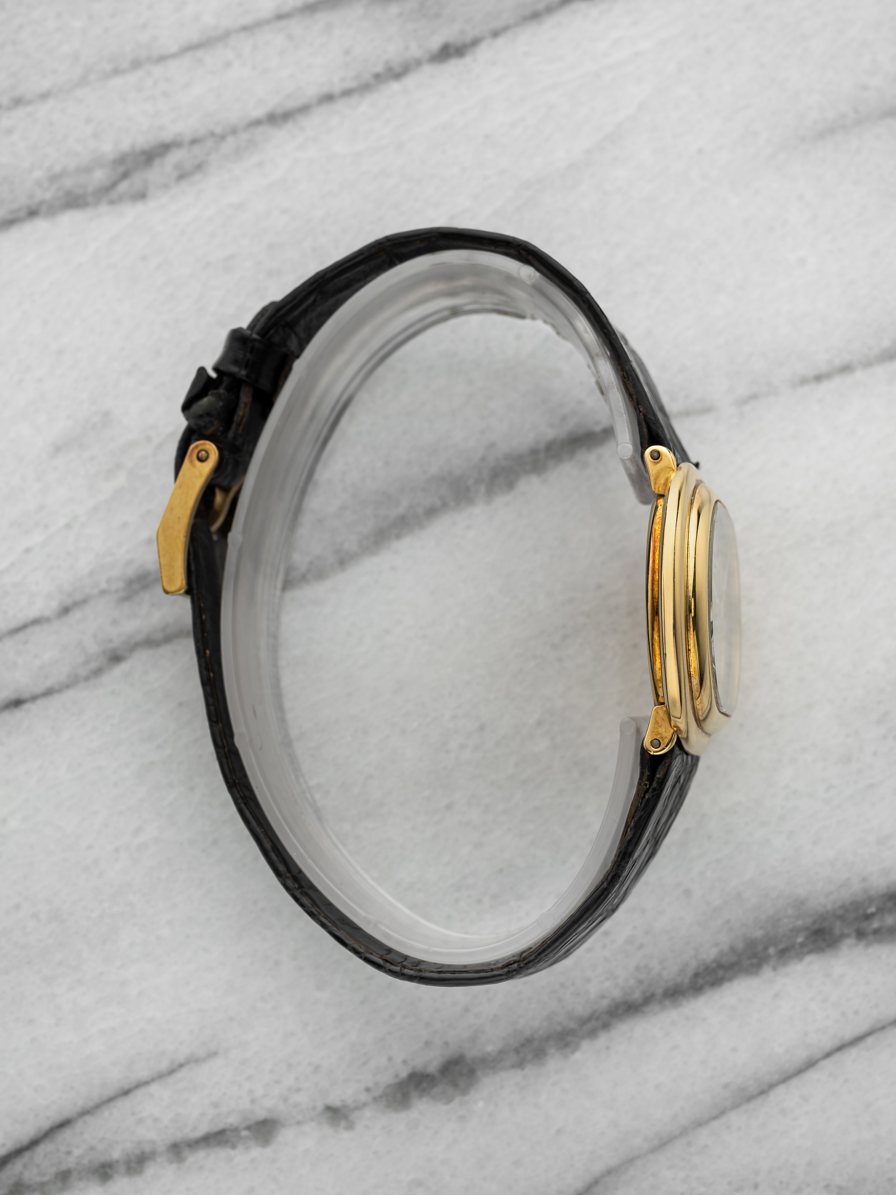 Universal Geneve Dress Watch 111010.1 18K Yellow Gold Bloodstone Dial Manual 33m