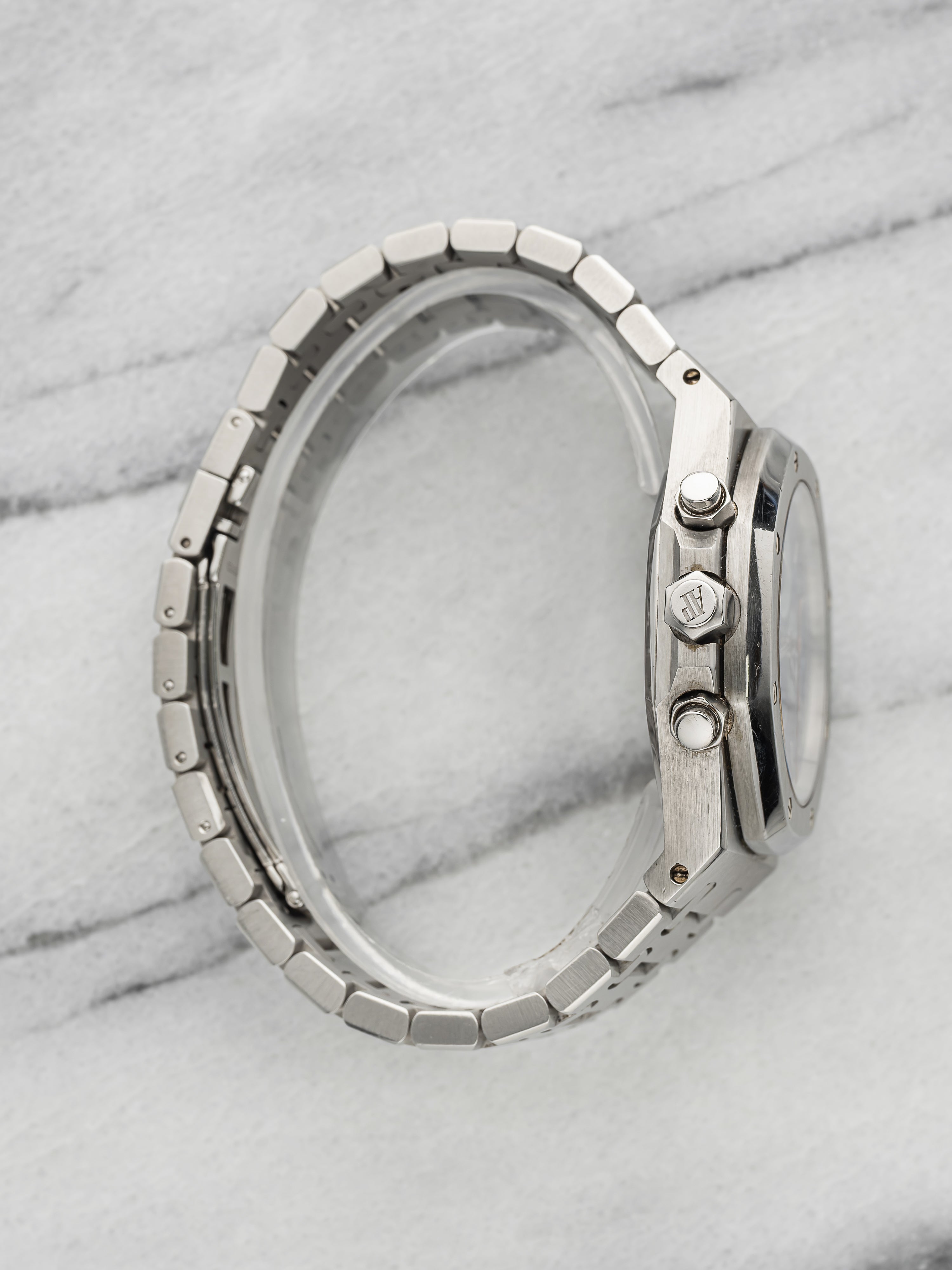Audemars Piguet Royal Oak 25860IS Stainless Steel IKB Blue Dial Auto 39mm