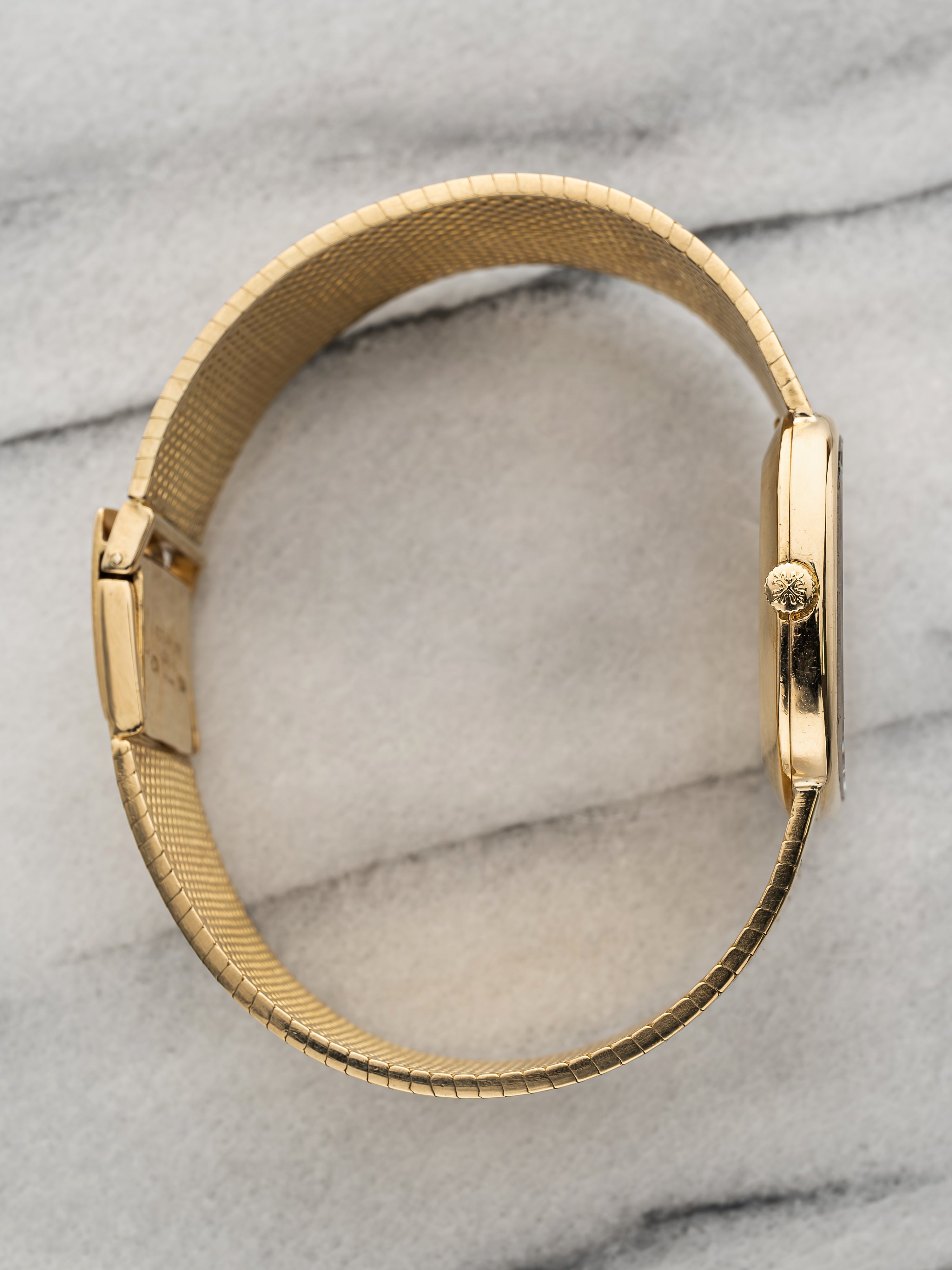 Patek Philippe Golden Ellipse 3852/001 – 18K Gold Blue Dial