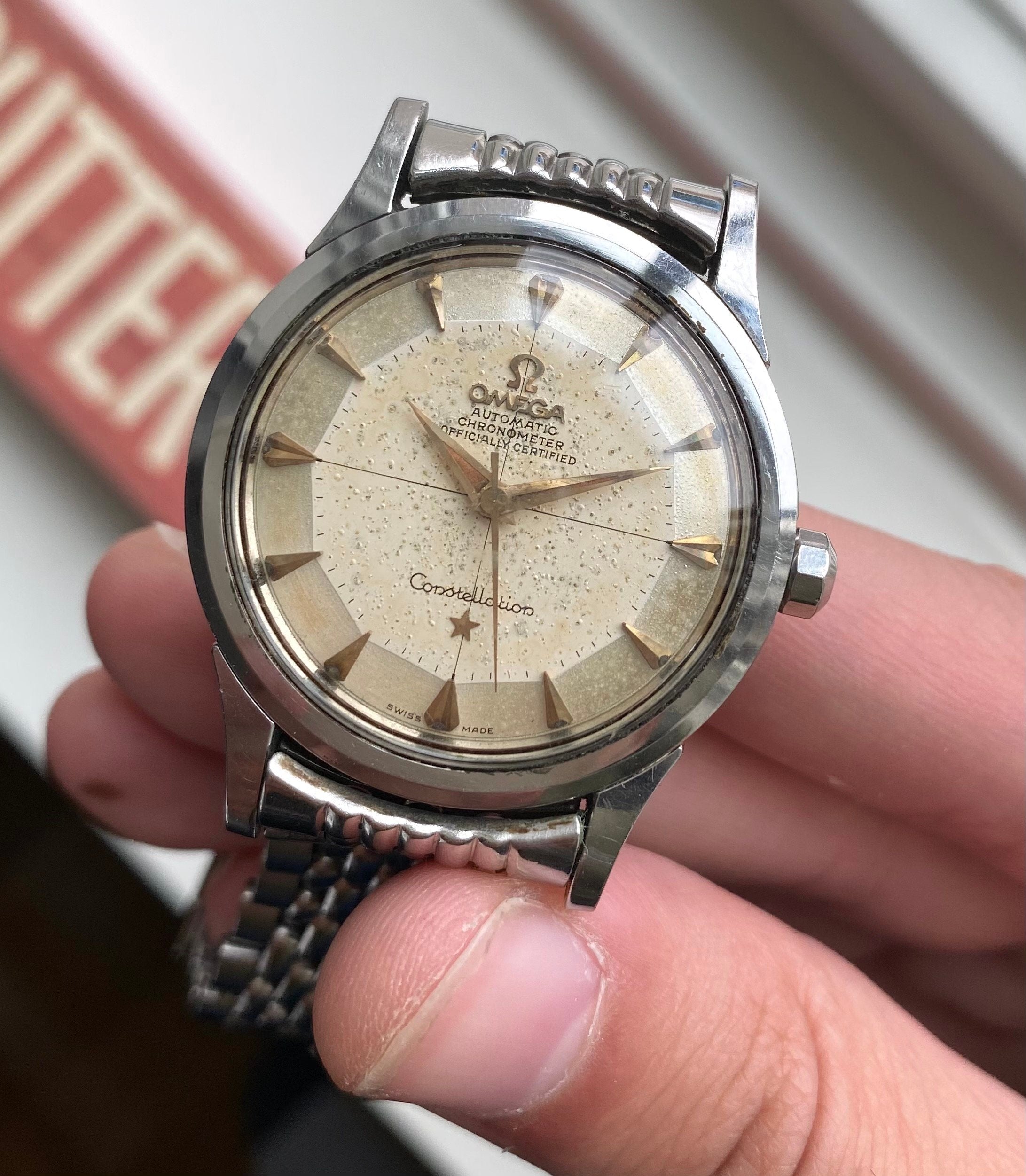 Vintage Omega Constellation Automatic Cream Crosshair Patina Dial Steel Watch