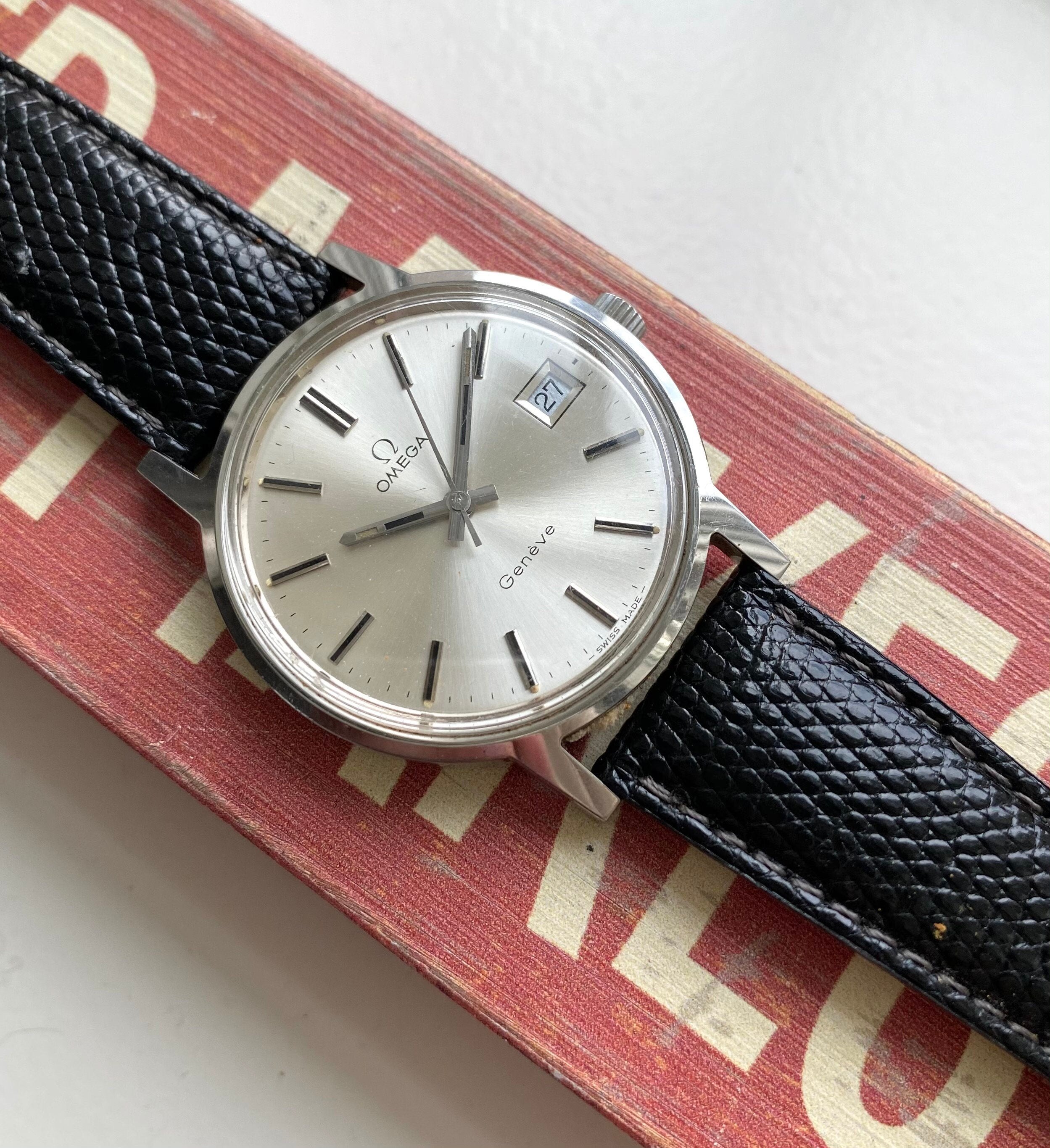 Vintage Omega Geneve Manual Wind Sunburst Silver Dial Quickset Date Steel Watch