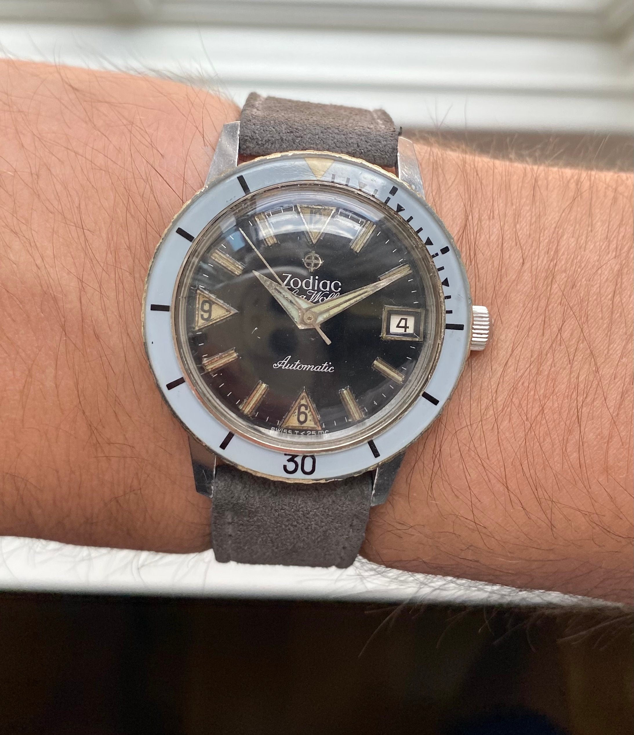 Vintage Zodiac Sea Wolf 50s Automatic Black Gilt Dial Bakelite Bezel Diver Watch