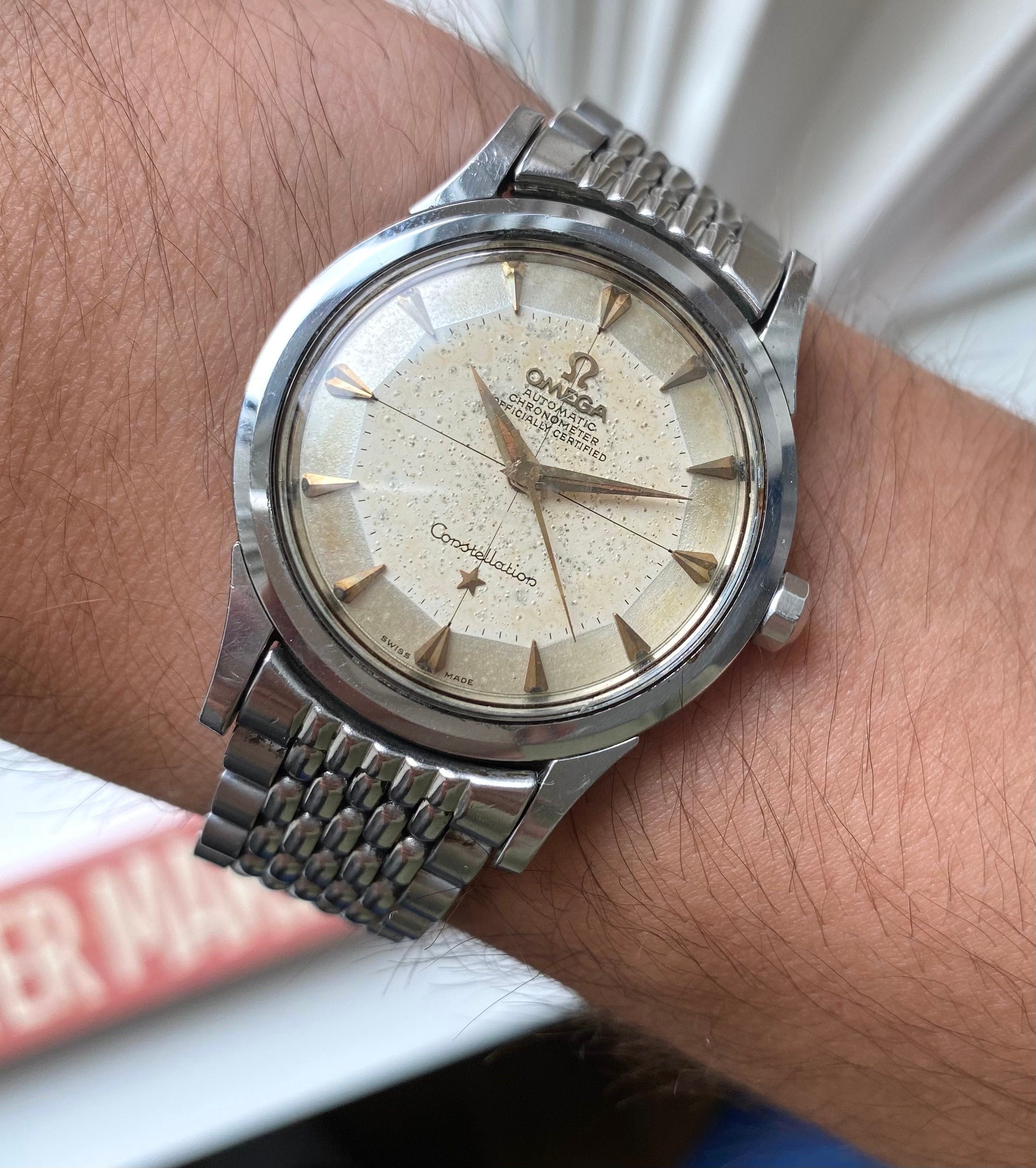 Vintage Omega Constellation Automatic Cream Crosshair Patina Dial Steel Watch