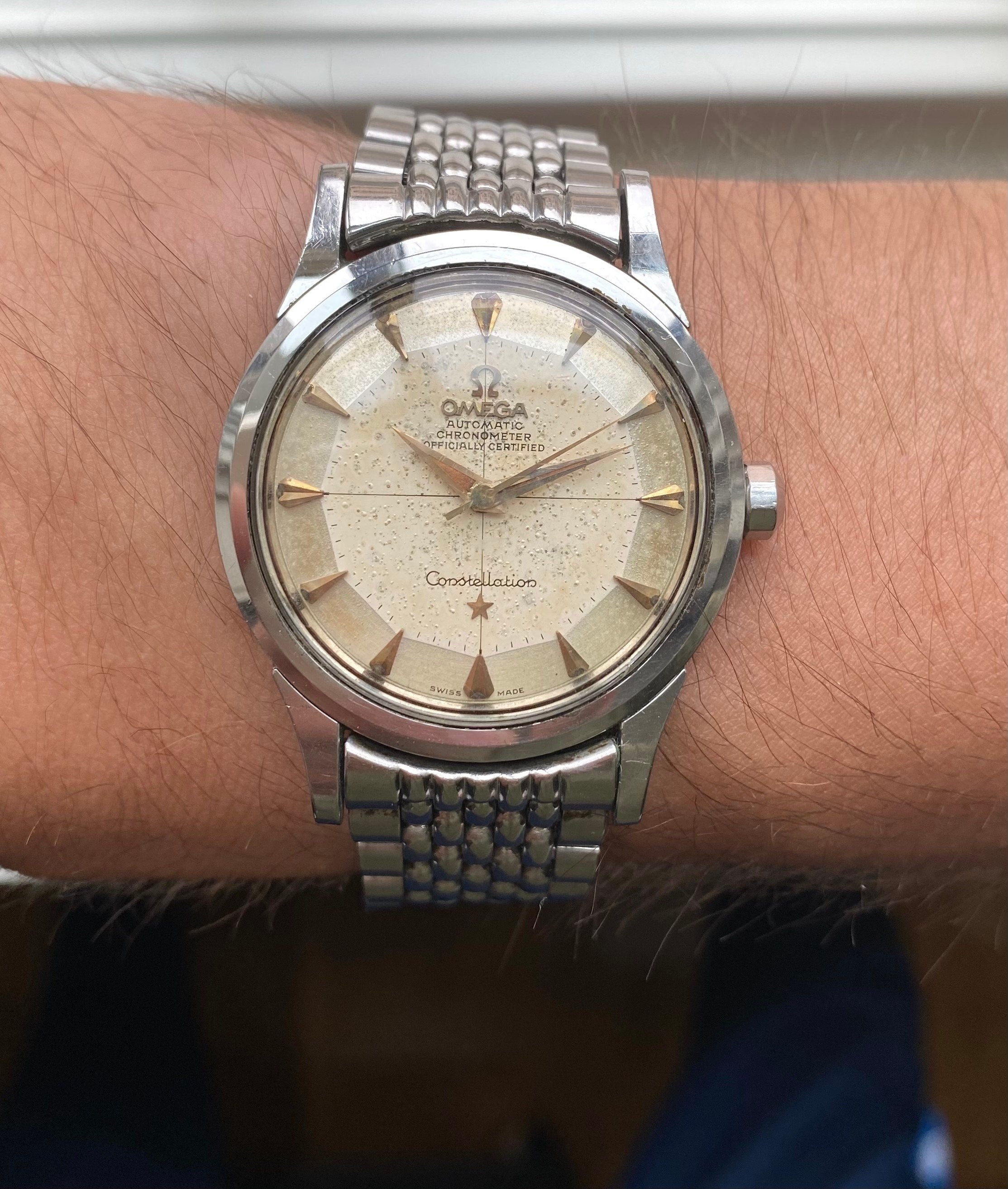 Vintage Omega Constellation Automatic Cream Crosshair Patina Dial Steel Watch