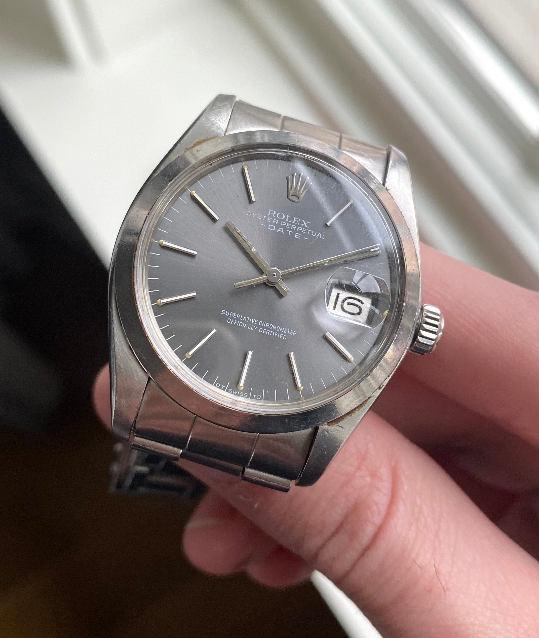 Vintage Rolex Perpetual Date 70s Ref 1500 Grey Sigma Sunburst Dial 34mm Watch