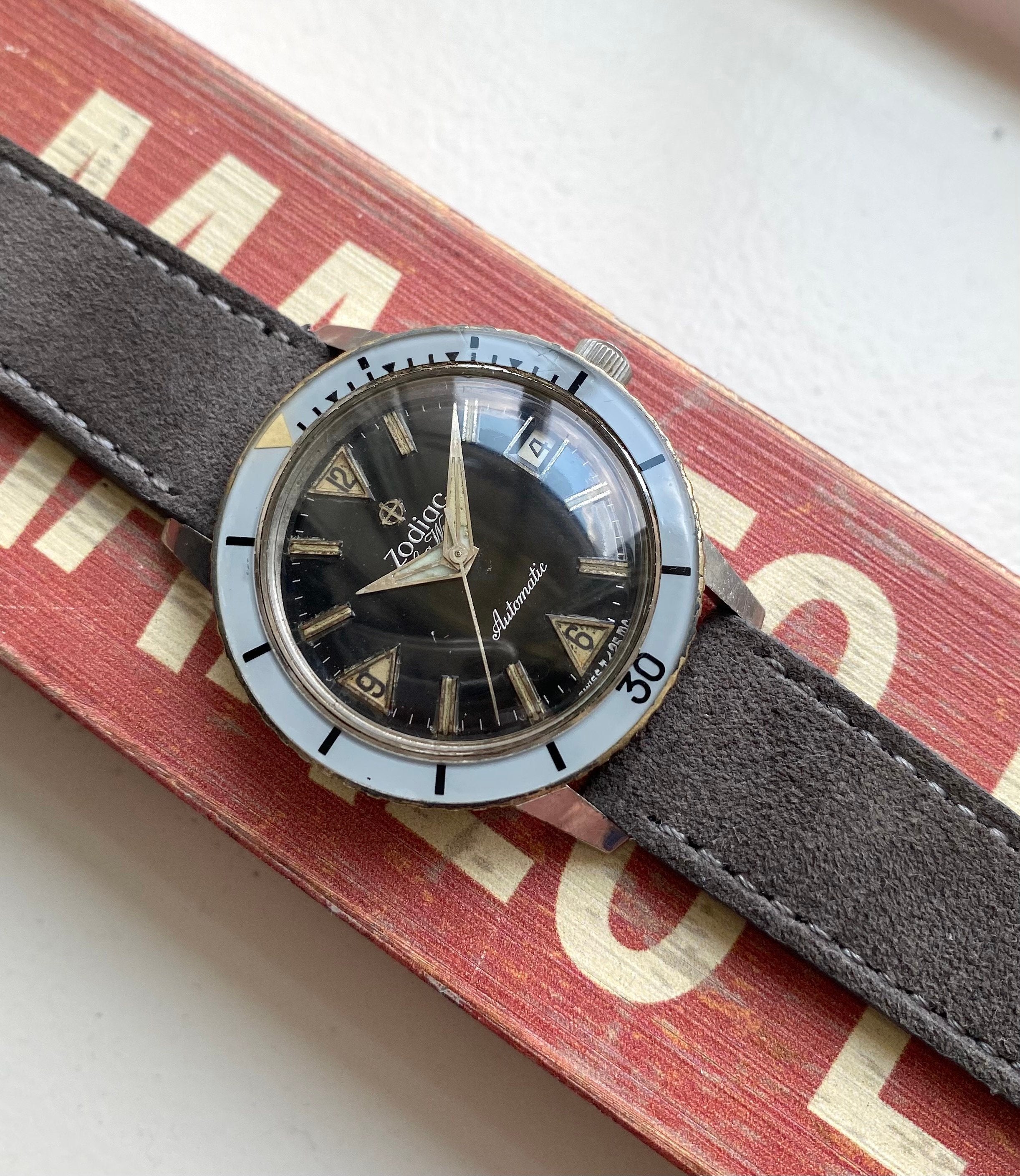 Vintage Zodiac Sea Wolf 50s Automatic Black Gilt Dial Bakelite Bezel Diver Watch