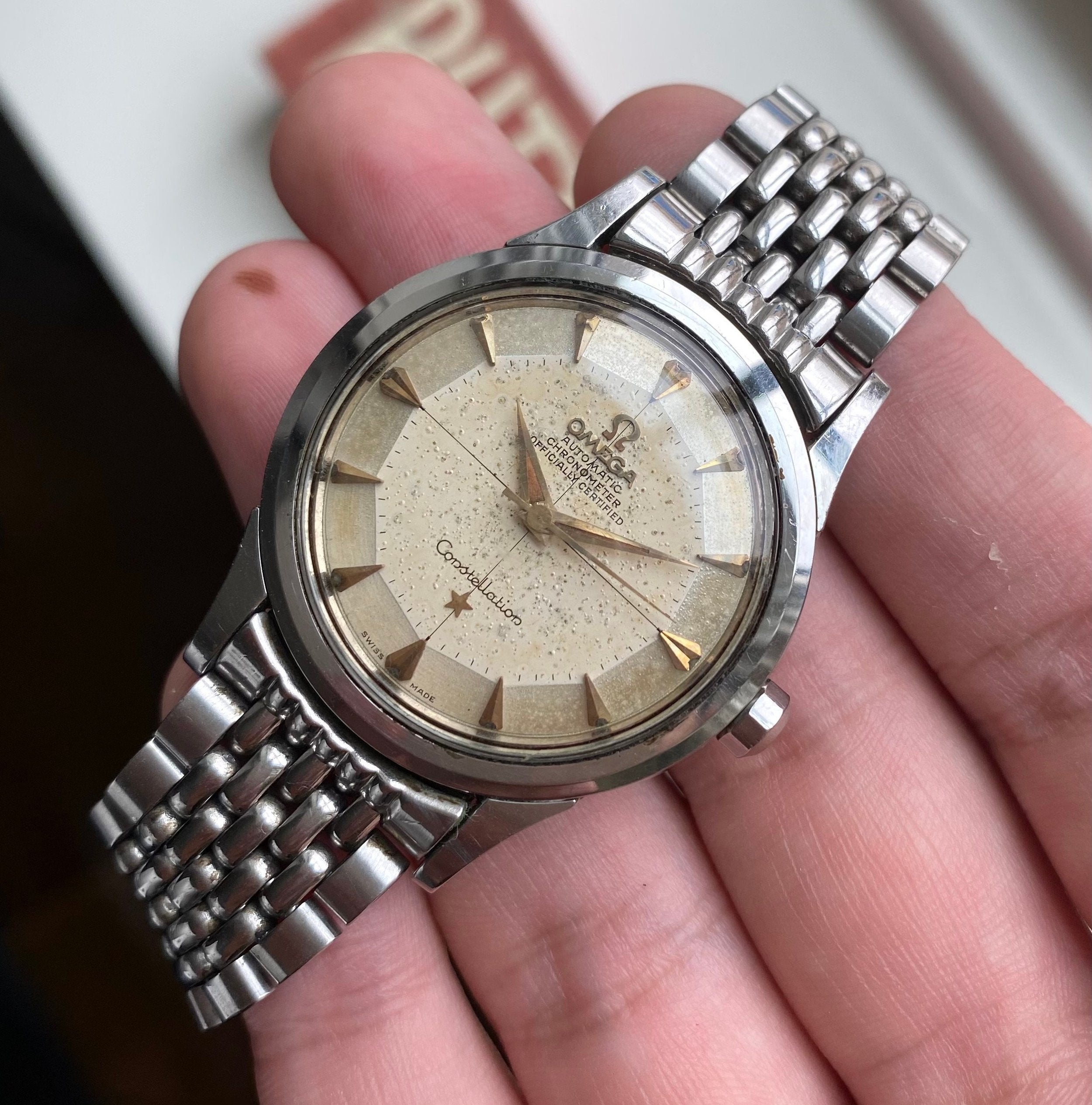 Vintage Omega Constellation Automatic Cream Crosshair Patina Dial Steel Watch