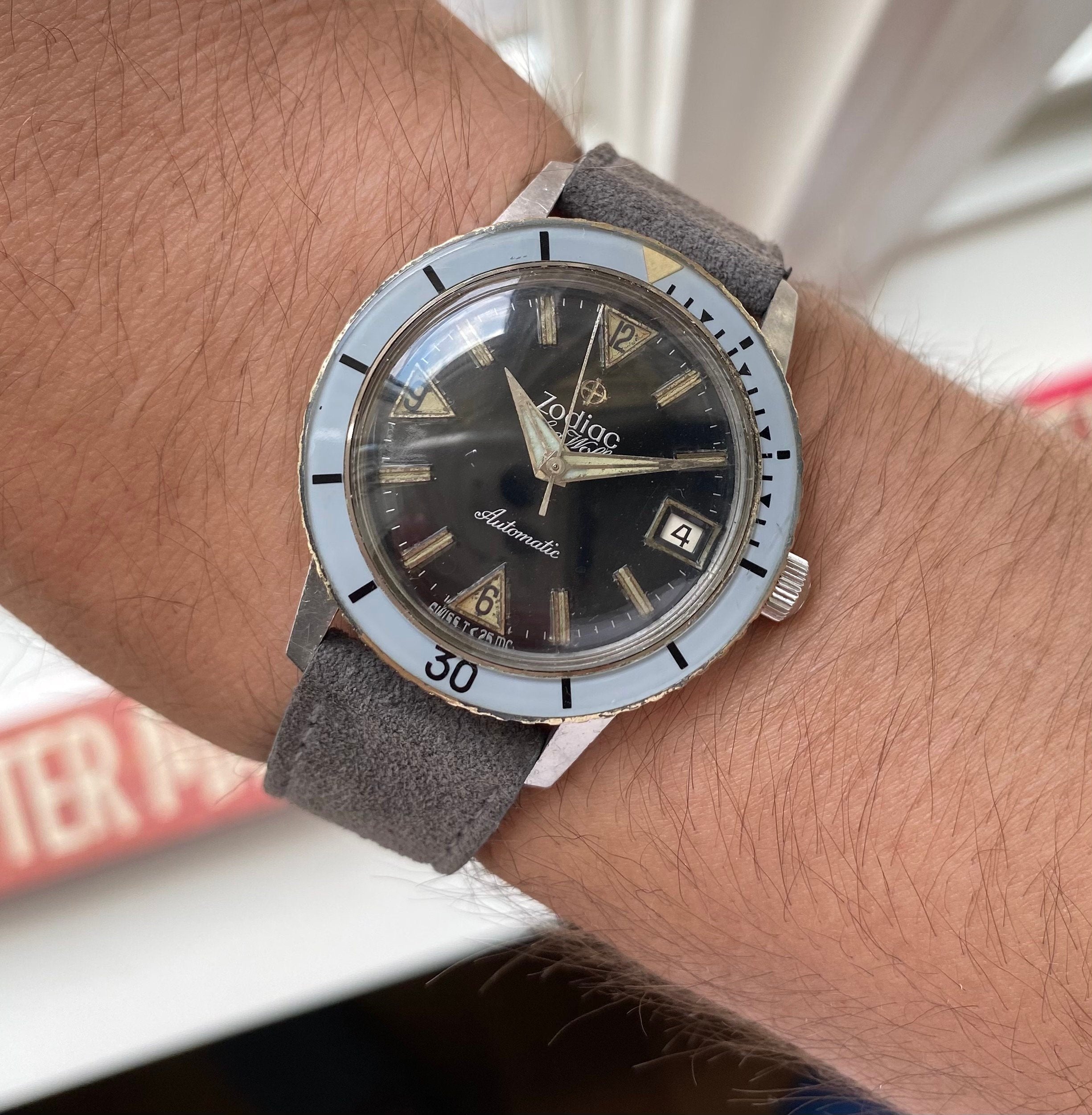 Vintage Zodiac Sea Wolf 50s Automatic Black Gilt Dial Bakelite Bezel Diver Watch