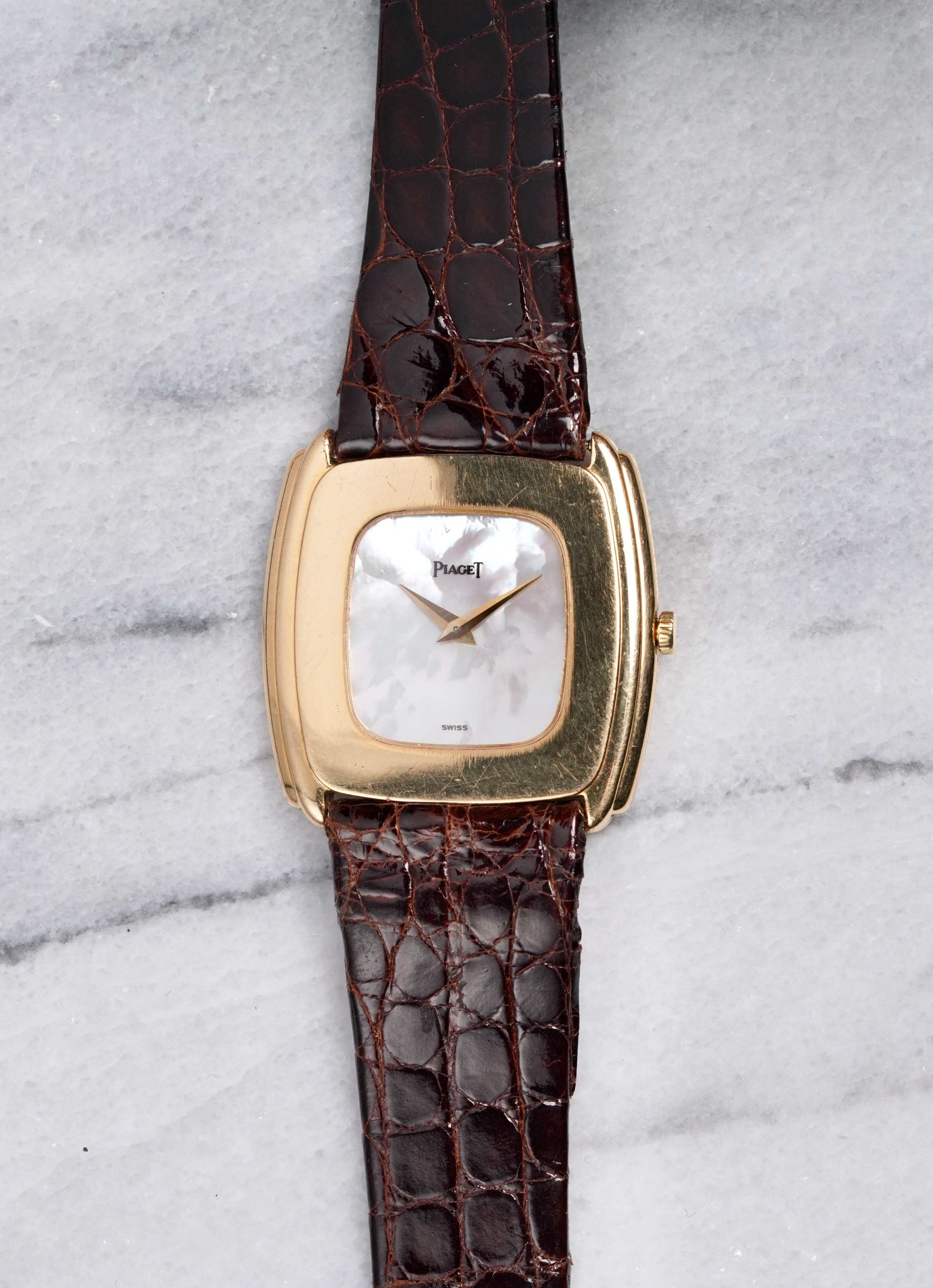 Piaget 18K Yellow Gold - Mother of Pearl. 