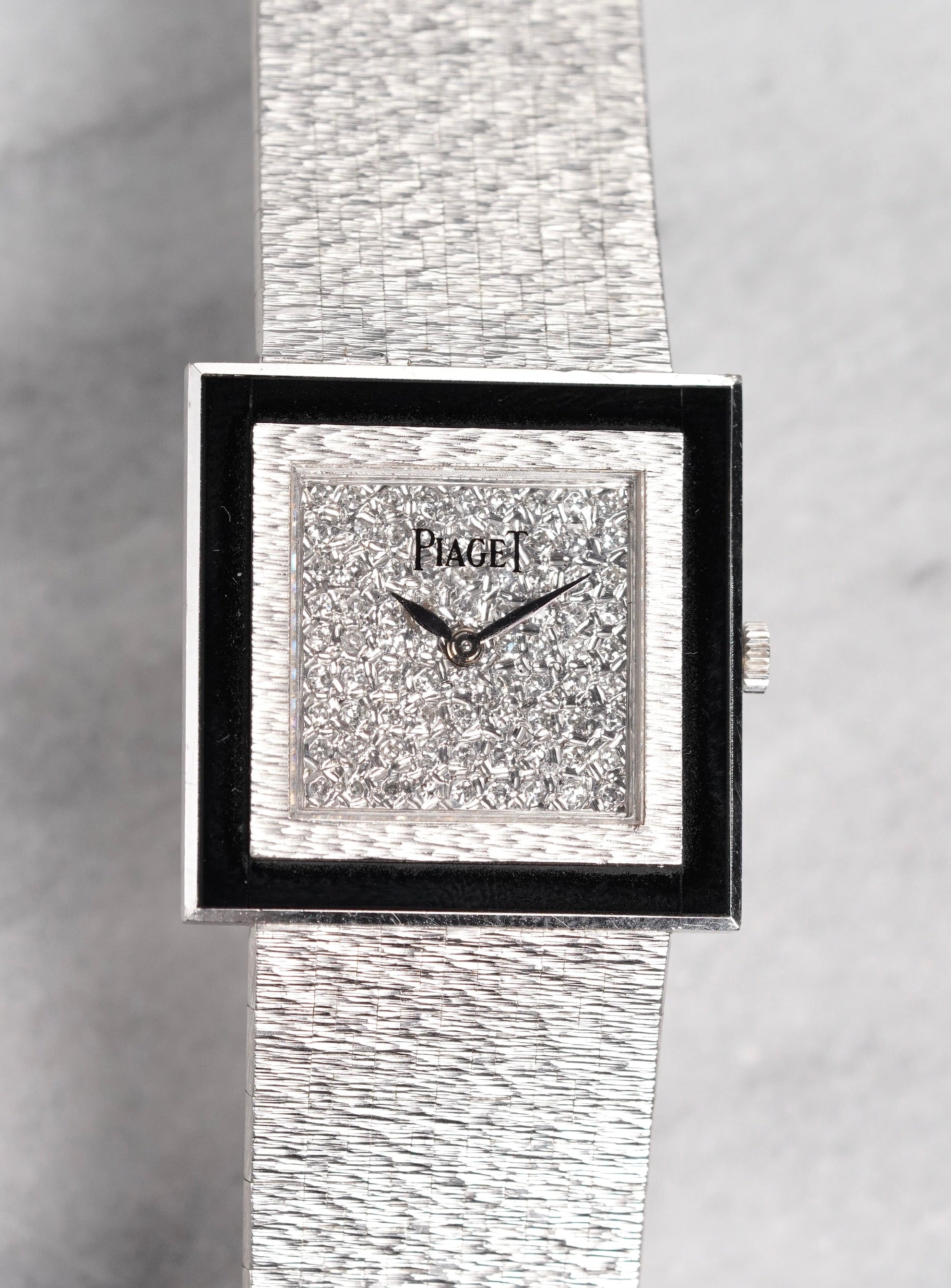 Piaget 9200 – Pave Dial & Onyx Bezel