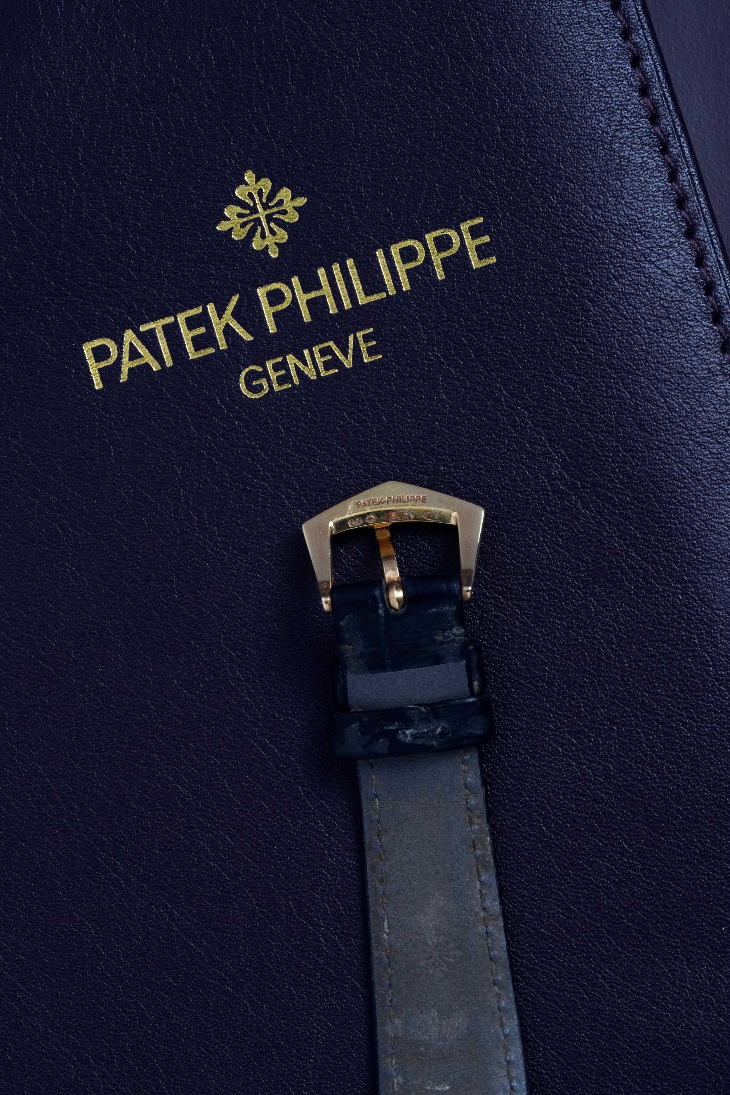 Patek Philippe - Calatrava 3520J w/ Papers.