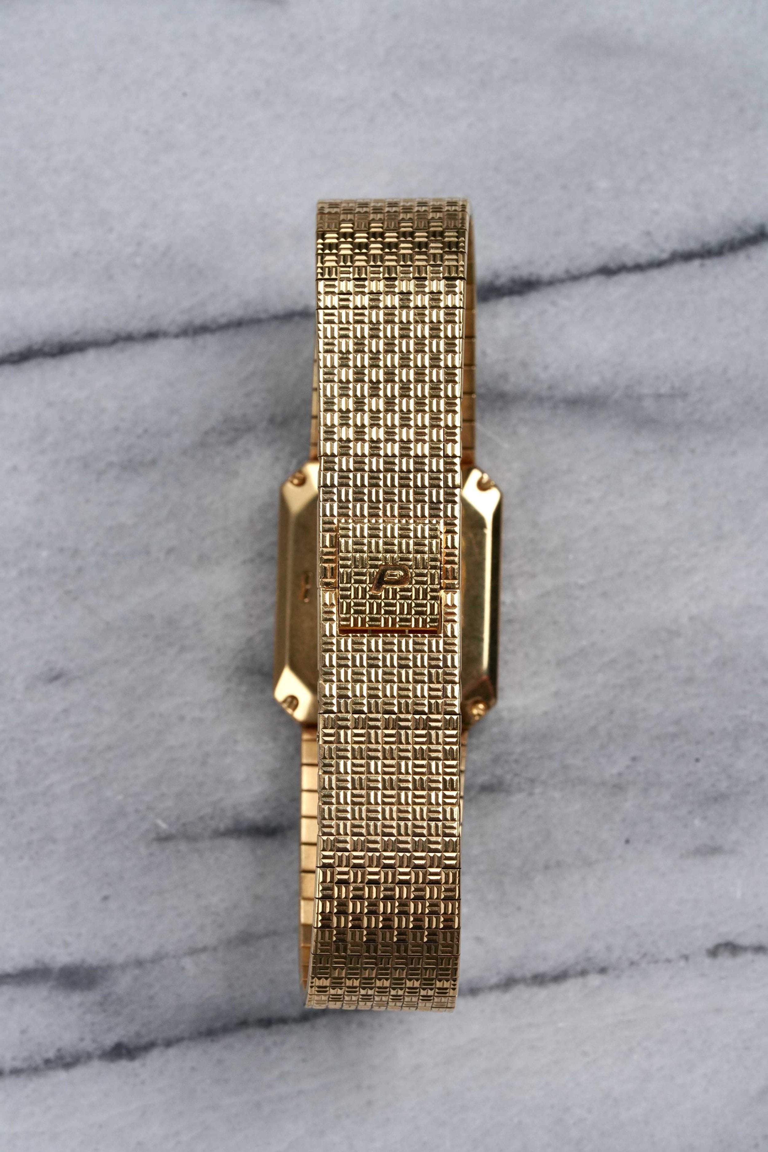 Piaget 7141 - 18K Yellow Gold.