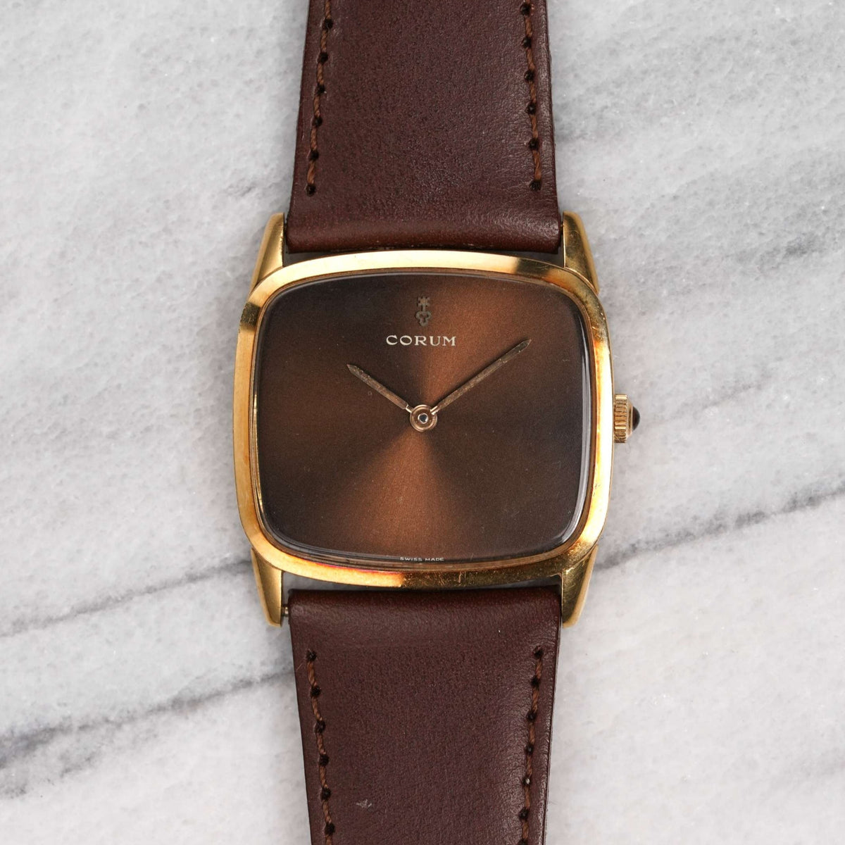 Corum - 18K Yellow Gold Brown Dial display picture 3