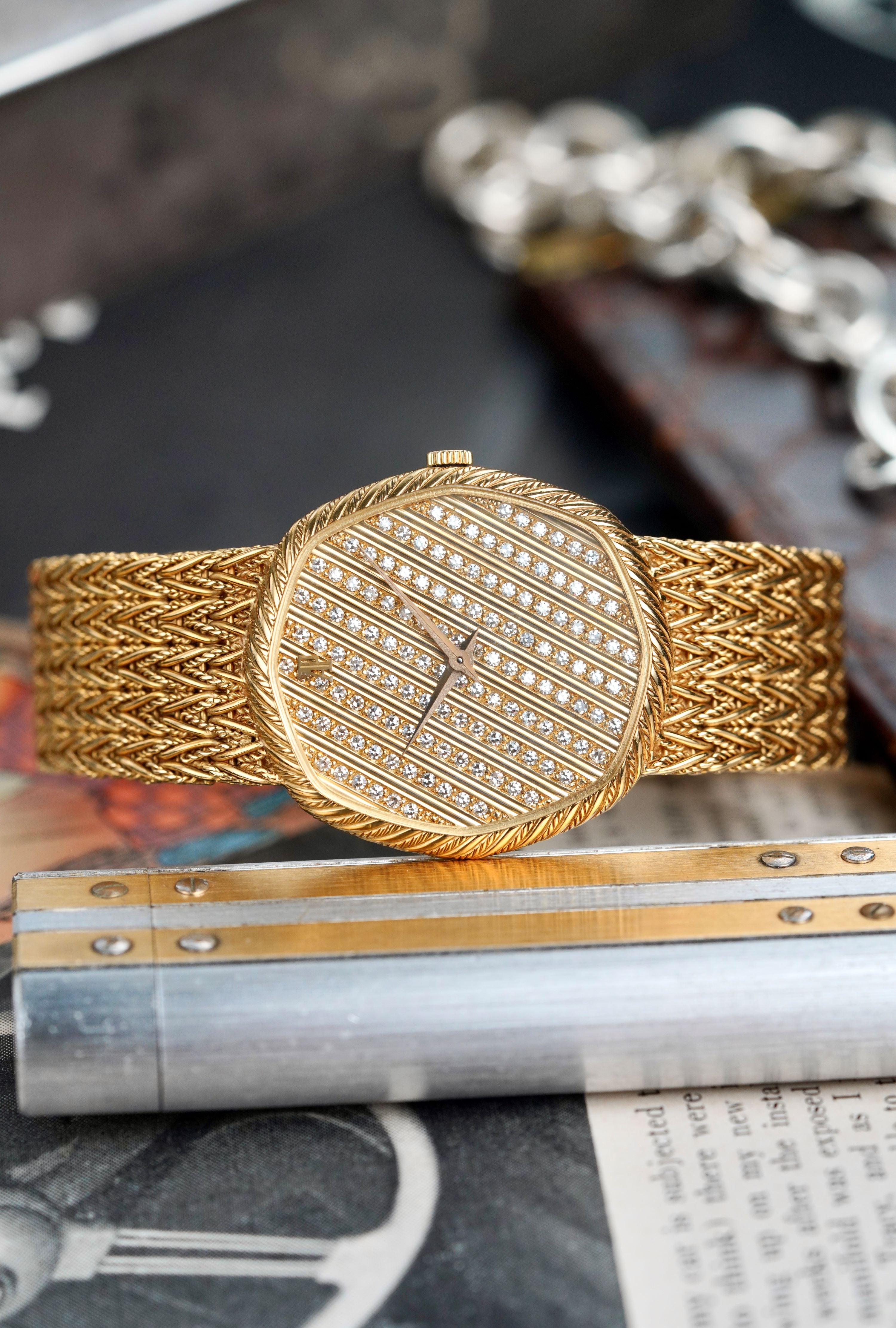 Audemars Piguet 18K gold - Diamond Pave Dial.