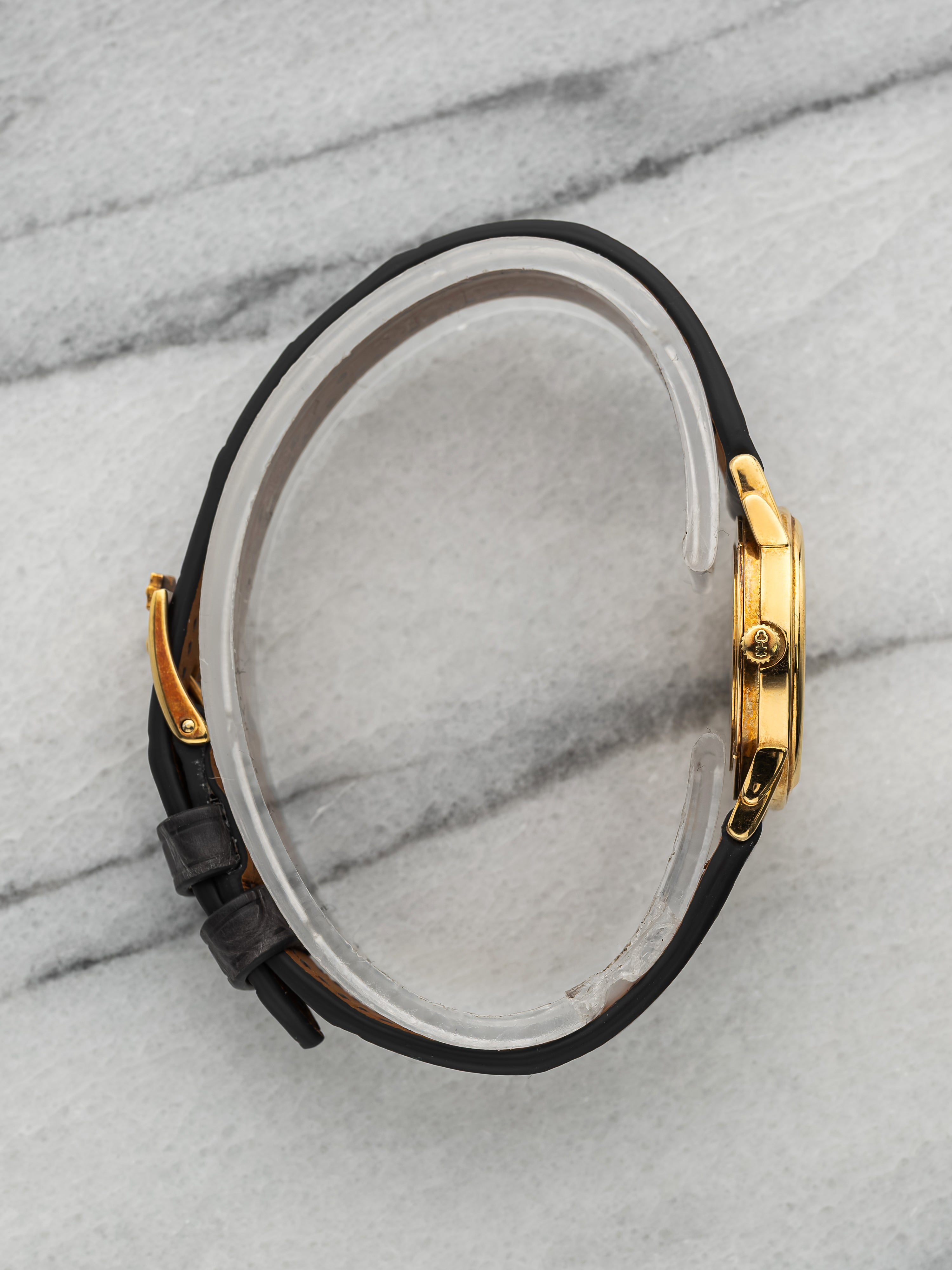 Corum 405146 – Yellow Gold Meteorite Dial