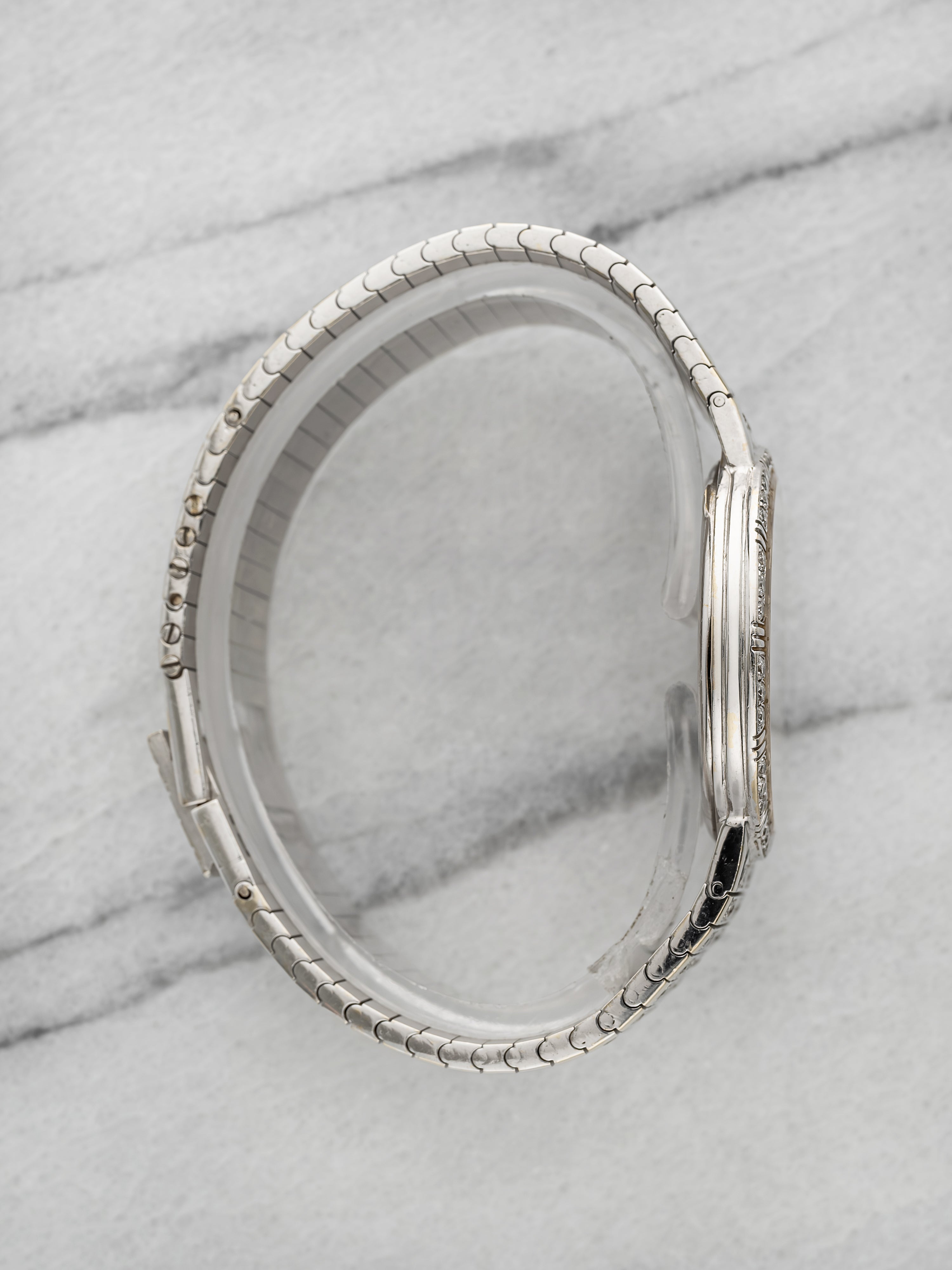 Piaget 8025 – Integrated WG with Pave Diamond & Sapphire Dial