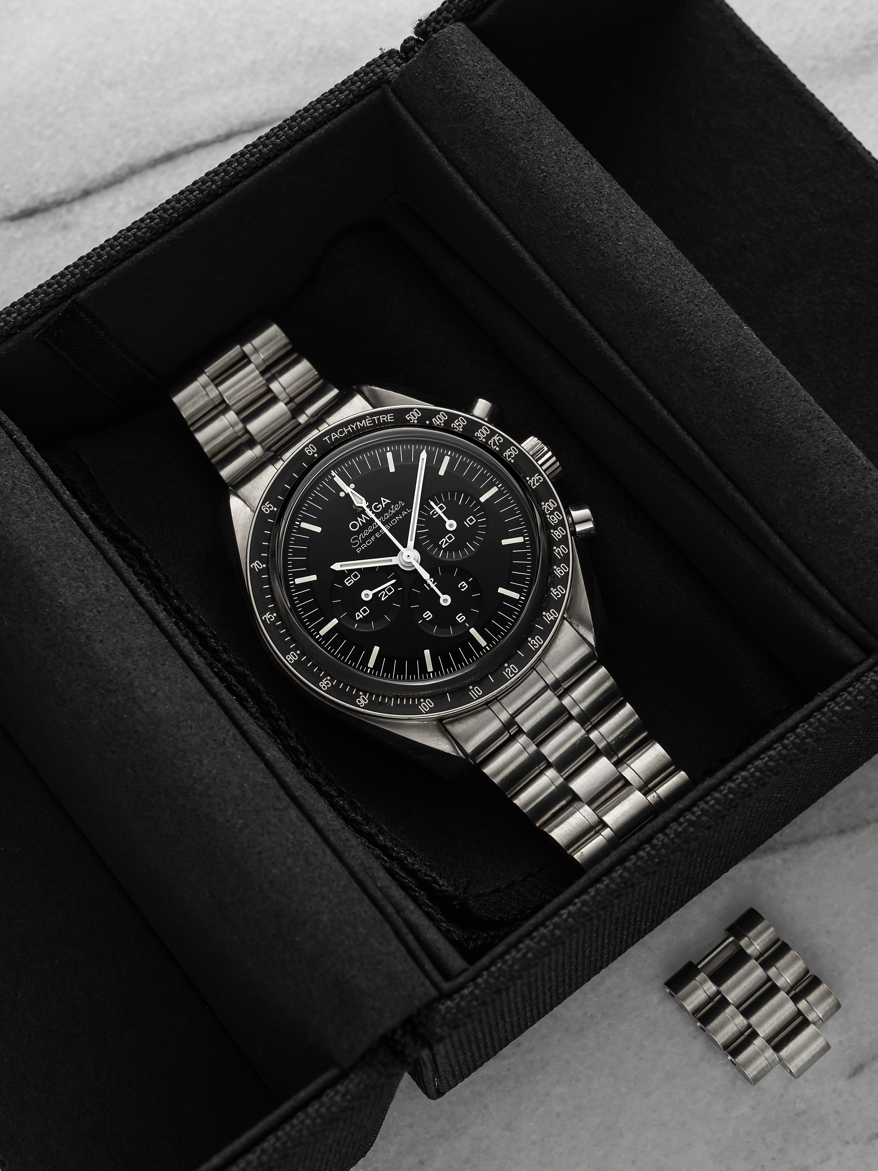 2020s Omega Speedmaster 310.30.40.50.06.002 Steel Black Dial Manual 39.7mm