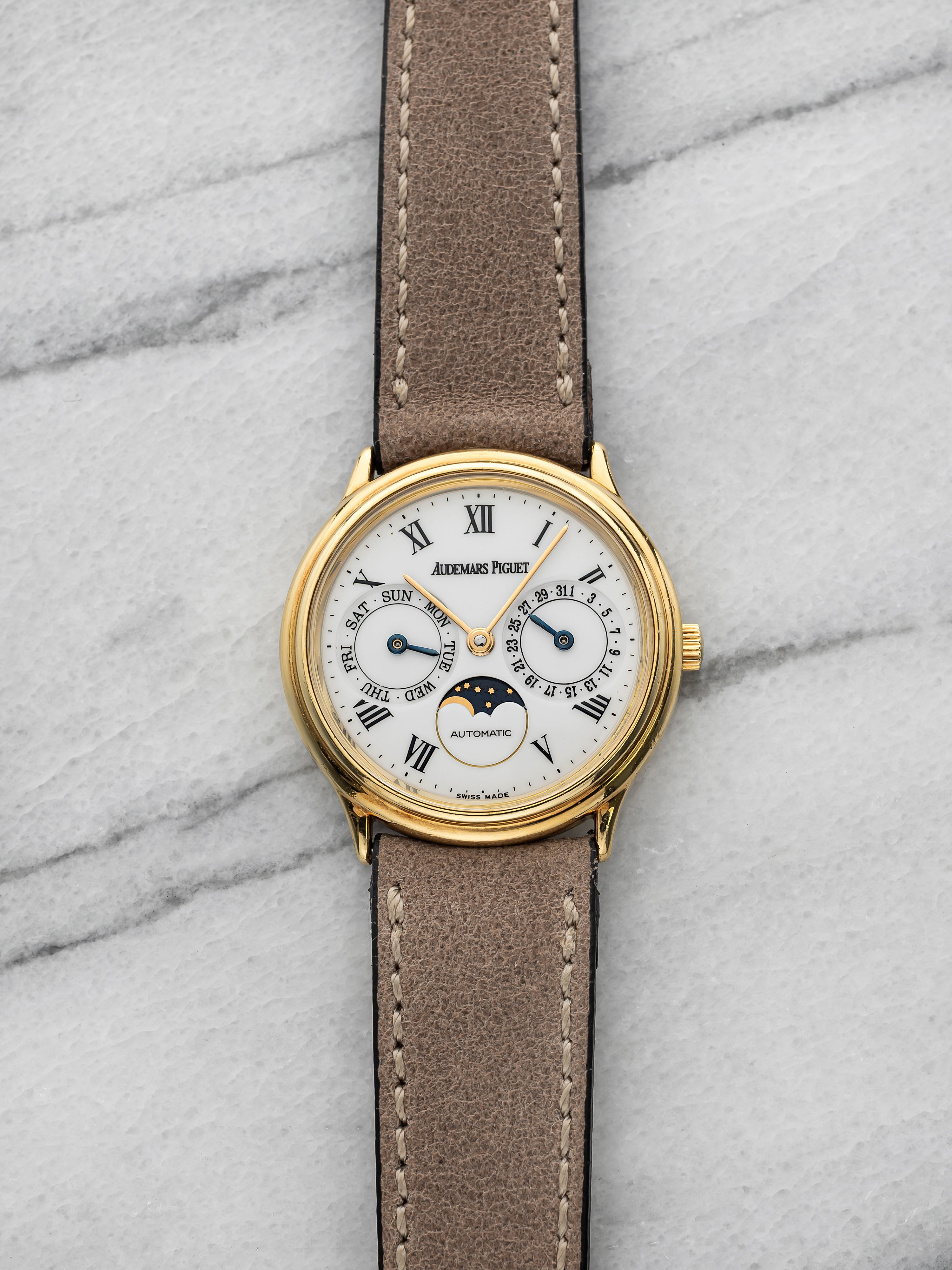 Audemars Piguet Day Date Moonphase 25589BA - 18K Yellow Gold White Rom