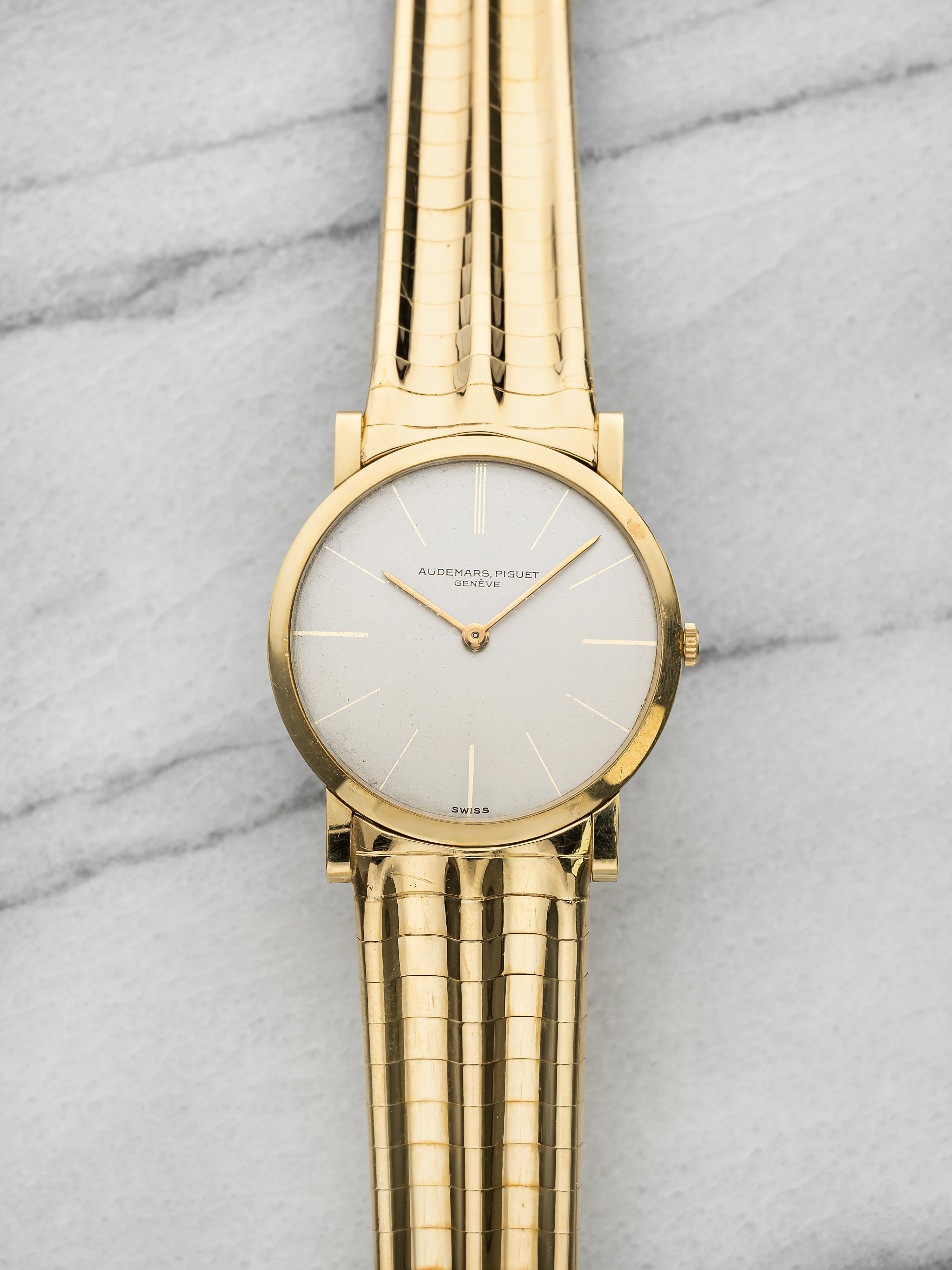 Audemars Piguet Ultra Thin 5043 - 18K Yellow Gold, White Dial