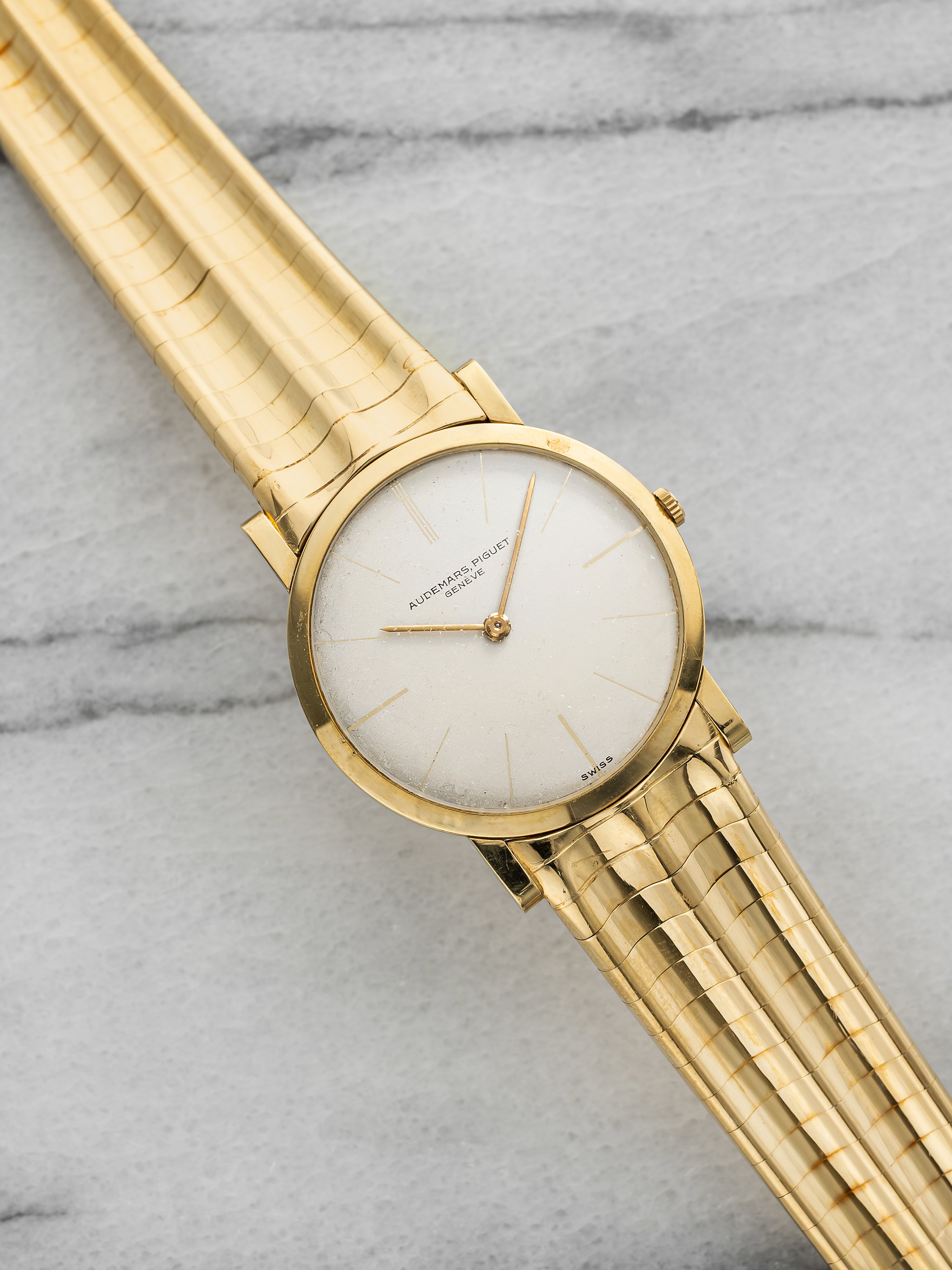 Audemars Piguet Ultra Thin 5043 - 18K Yellow Gold, White Dial