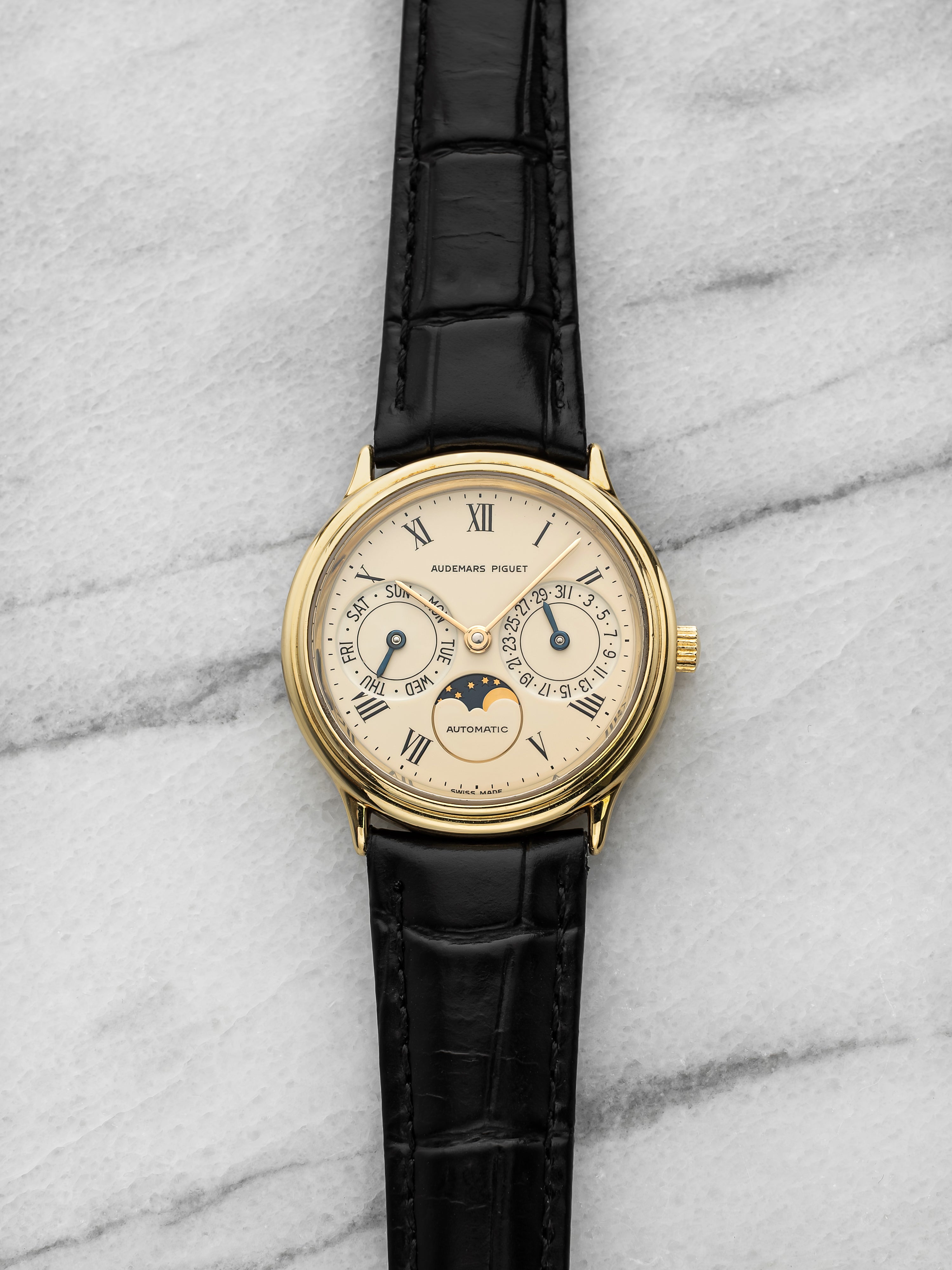 Audemars Piguet 25589BA - 18k Yellow Gold, Stepped Bezel