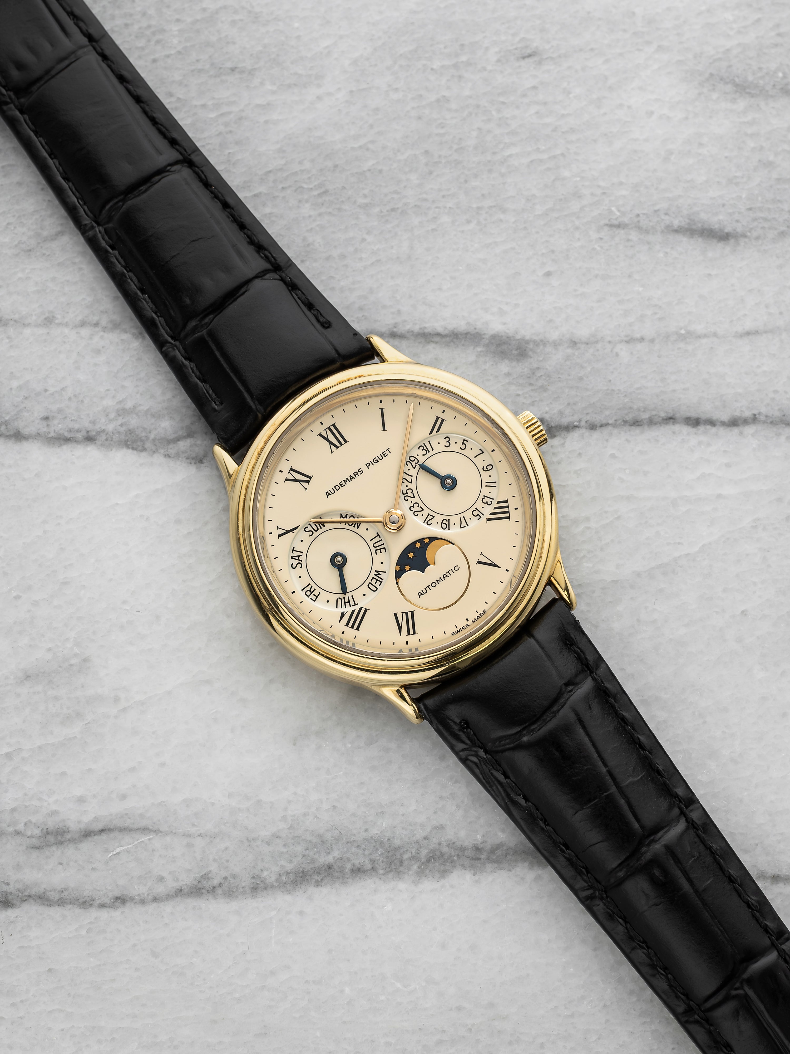 Audemars Piguet 25589BA - 18k Yellow Gold, Stepped Bezel