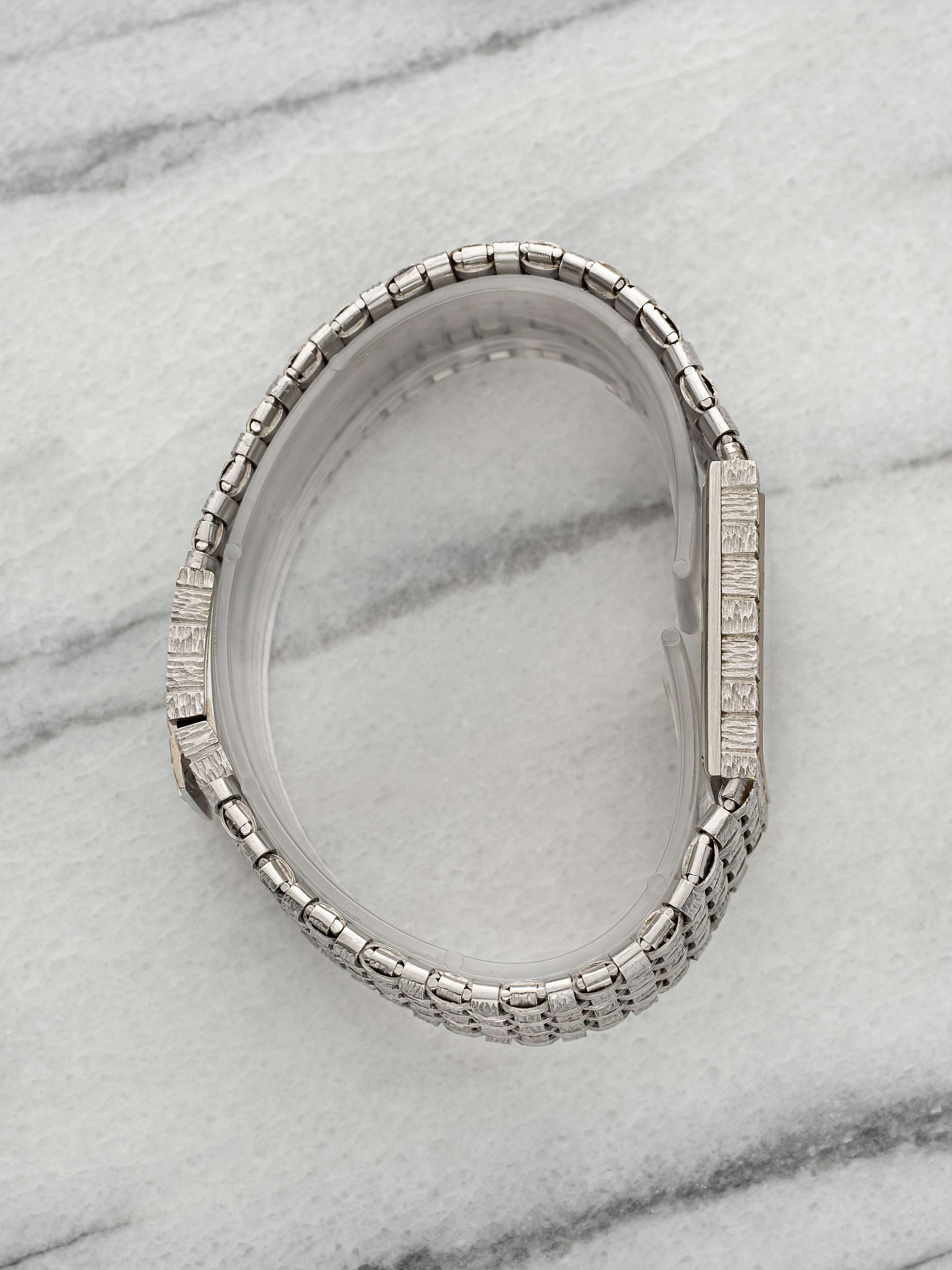 Vacheron Constantin 7186 - Integrated 18K White Gold Opal Dial