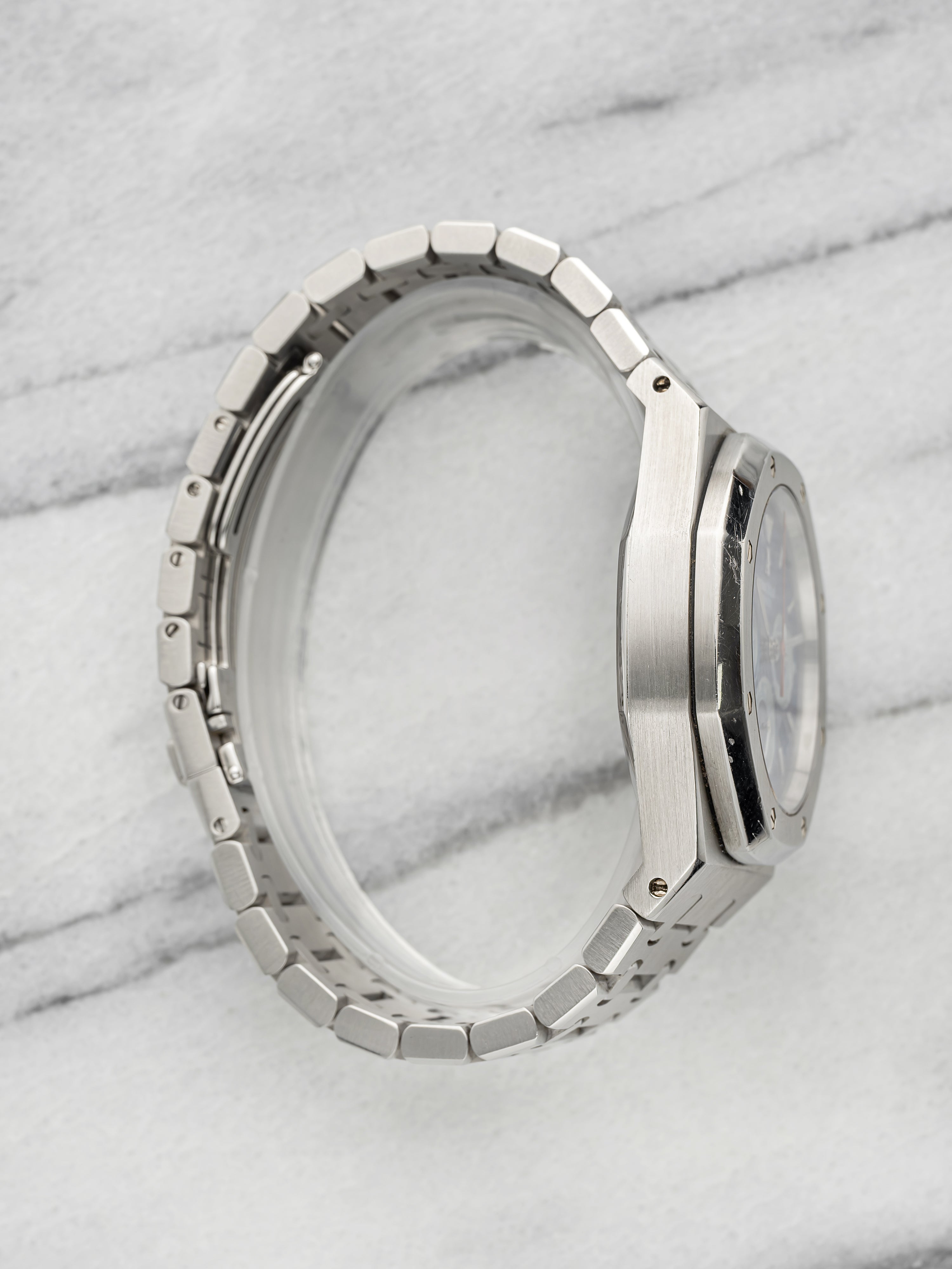 Audemars Piguet Royal Oak 25860IS Stainless Steel IKB Blue Dial Auto 39mm