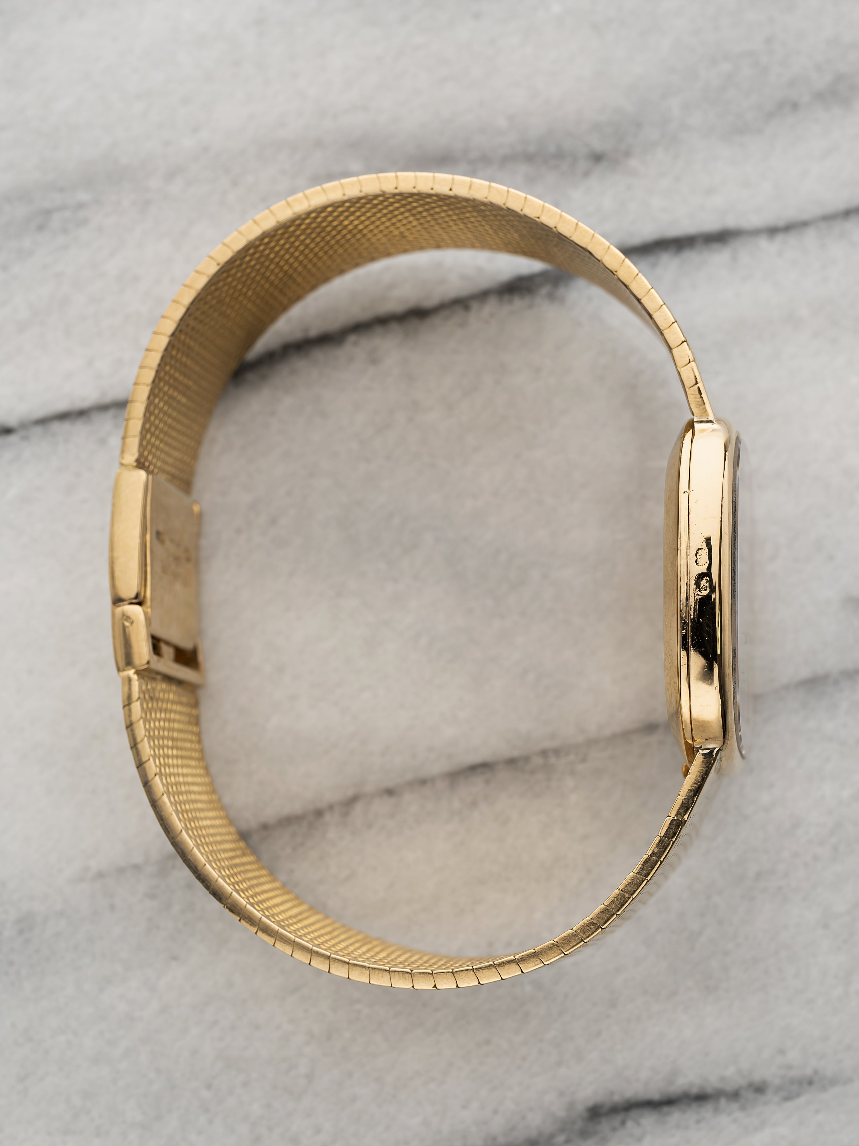 Patek Philippe Golden Ellipse 3852/001 – 18K Gold Blue Dial