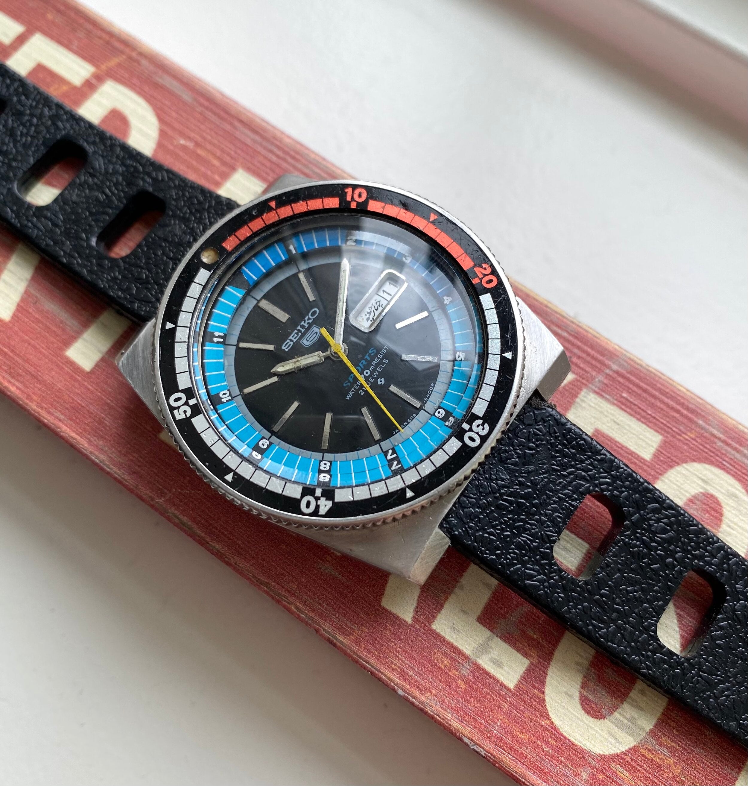 Seiko 5 Rally Diver — Arabic Day-date