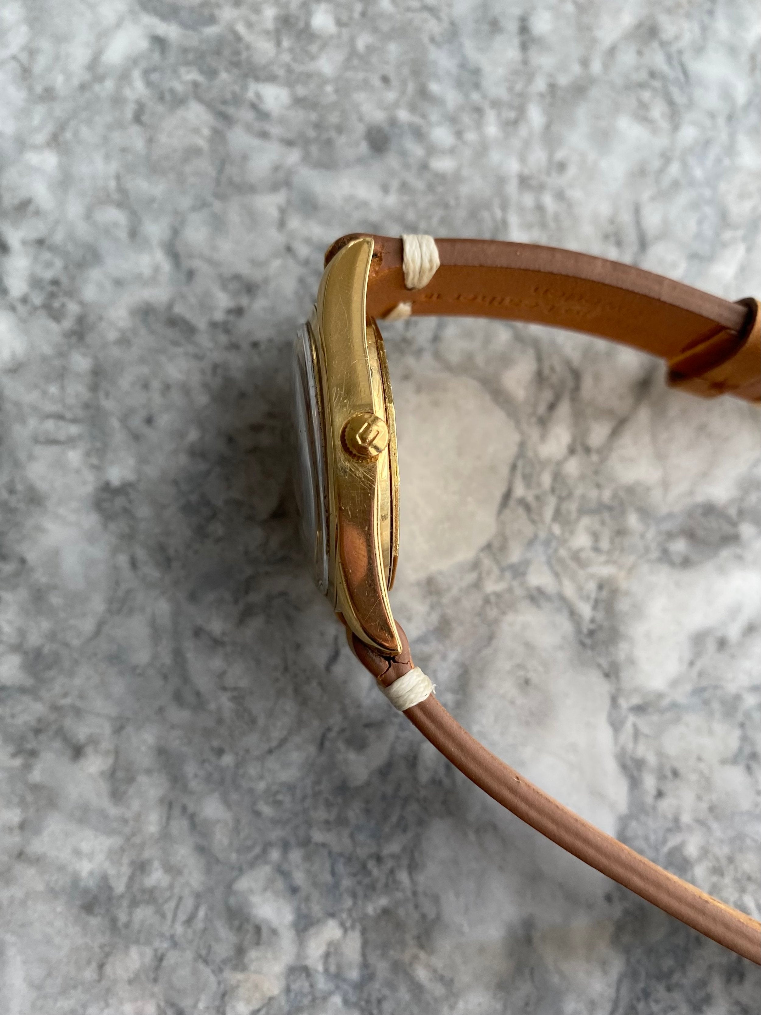 Universal Geneve Polerouter - 18K Yellow Gold.