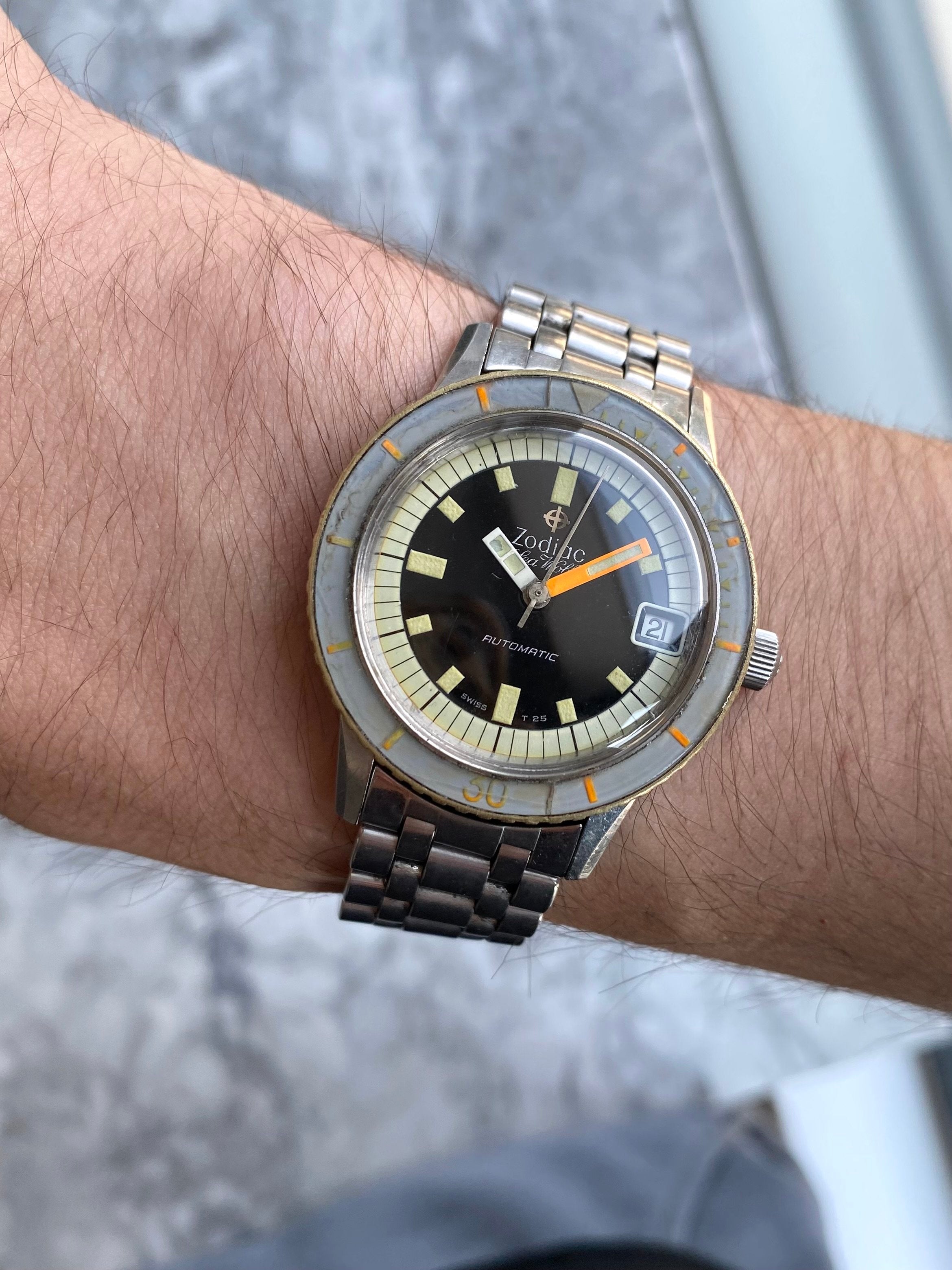 Zodiac Seawolf - Bakelite Bezel.