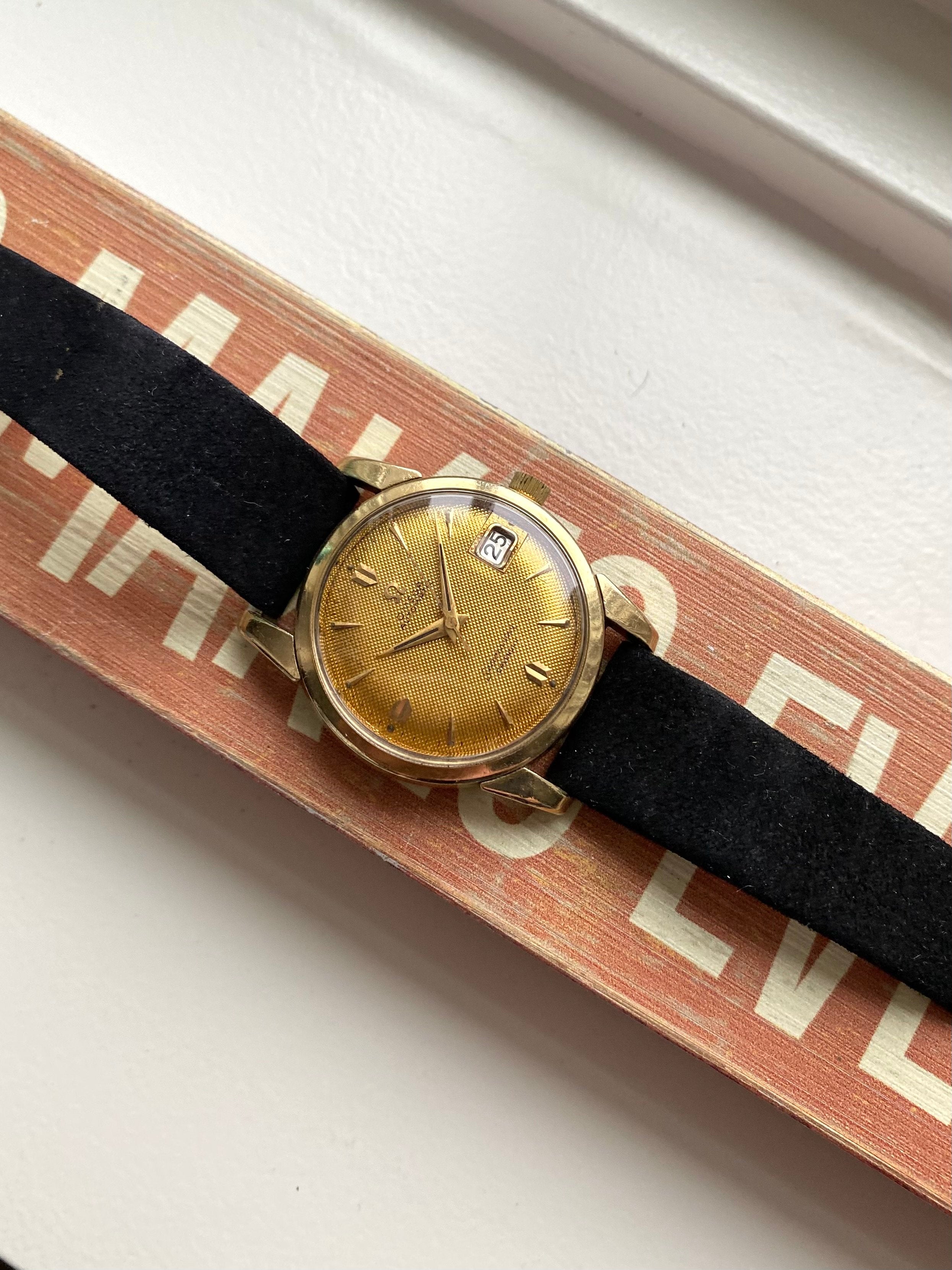 Omega Seamster Calendar - Gold Waffle