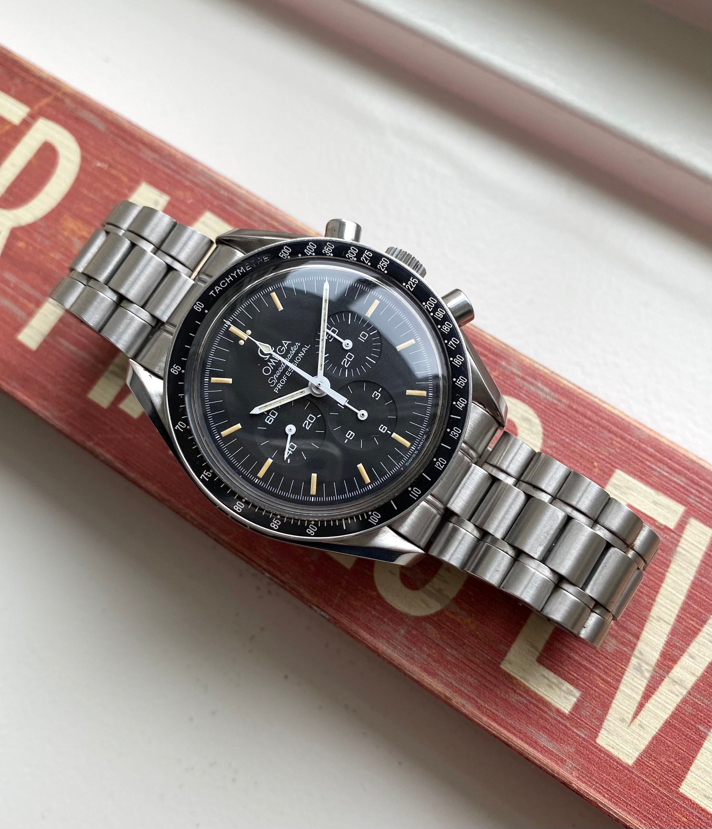 Omega Speedmaster Professional — Box and Manual