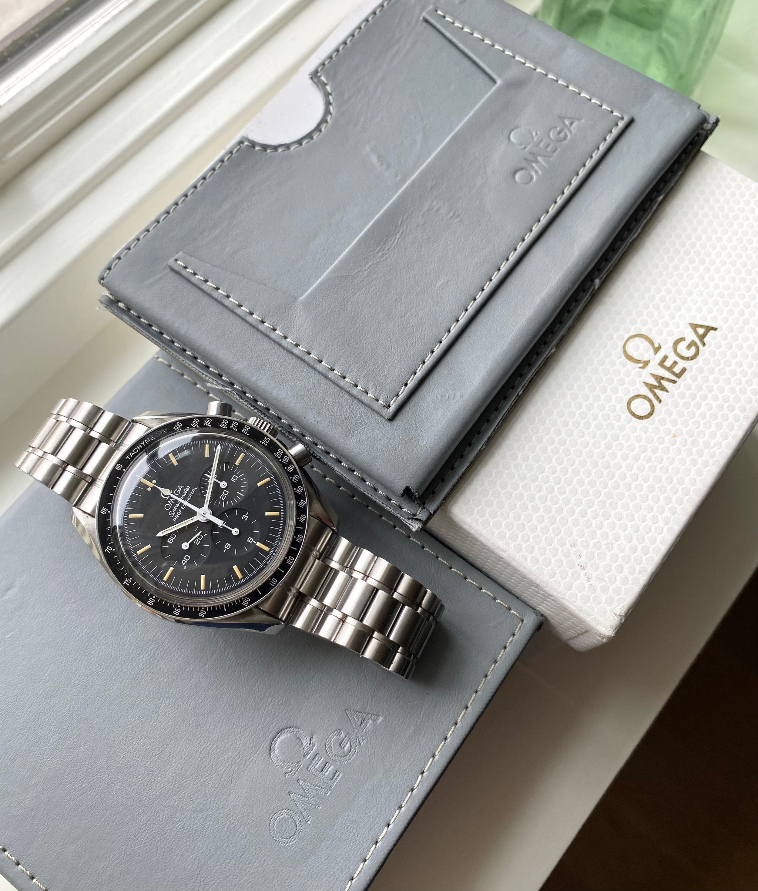 Omega Speedmaster Professional — Box and Manual