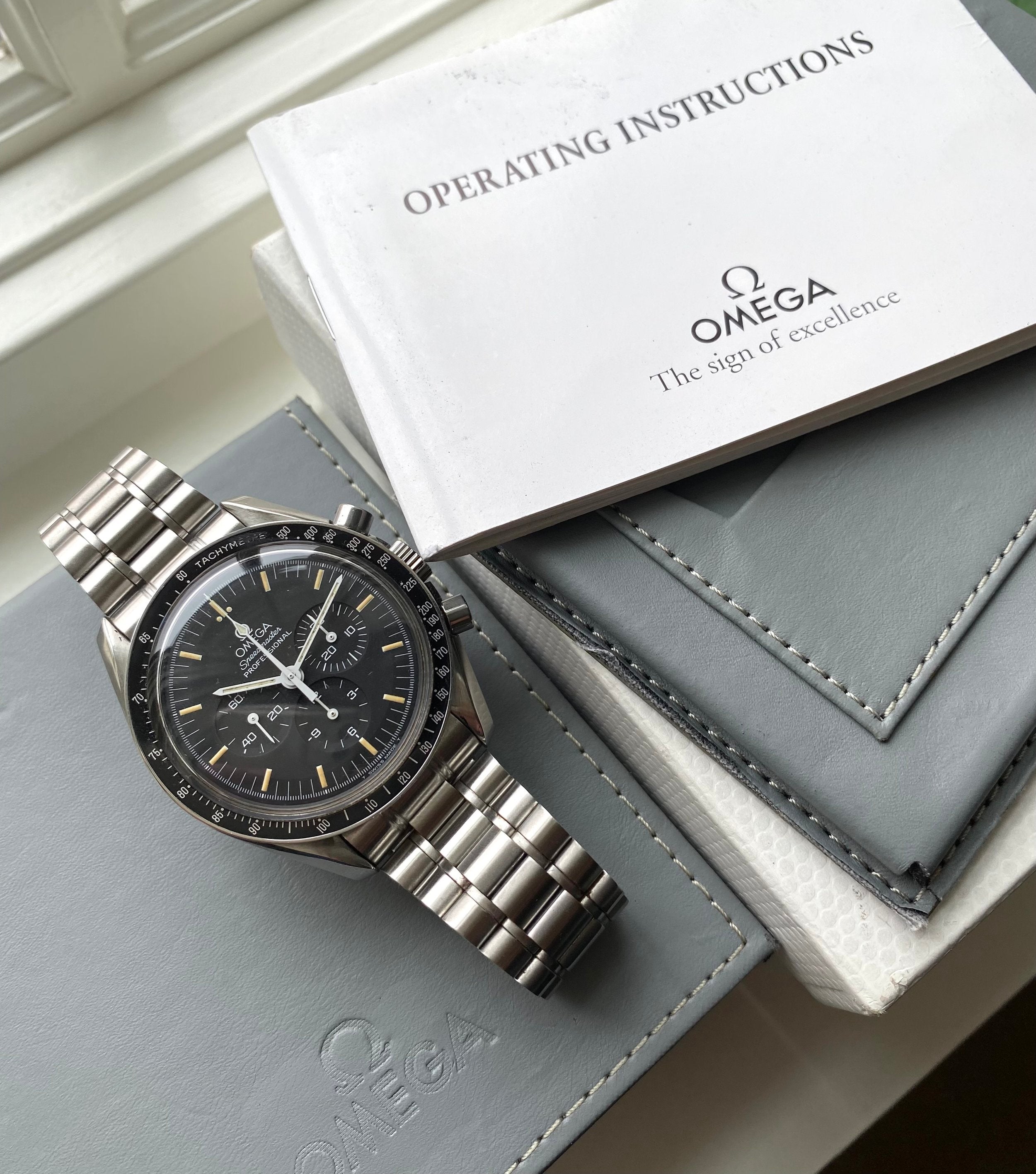 Omega Speedmaster Professional — Box and Manual