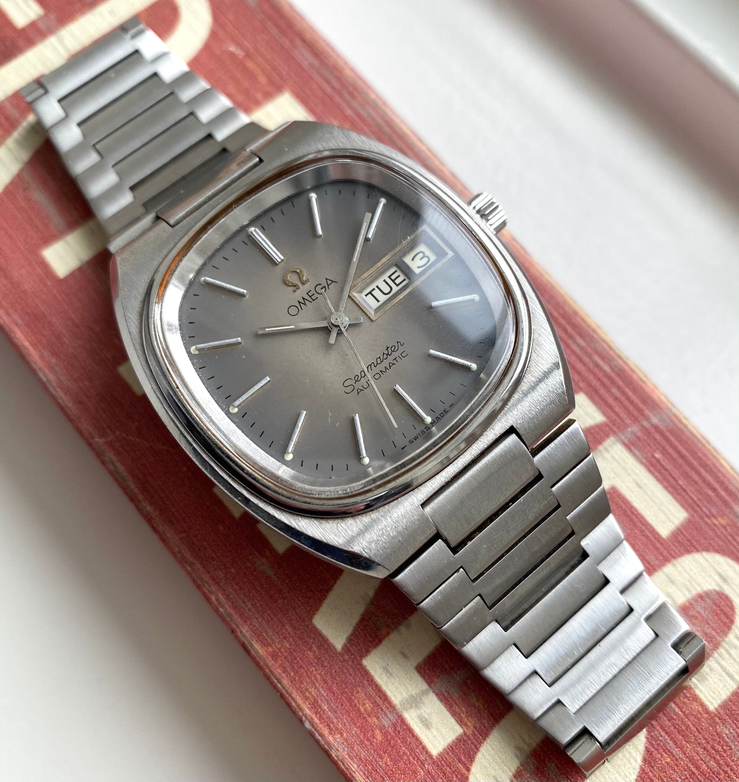 Omega Seamaster — Grey Vignette