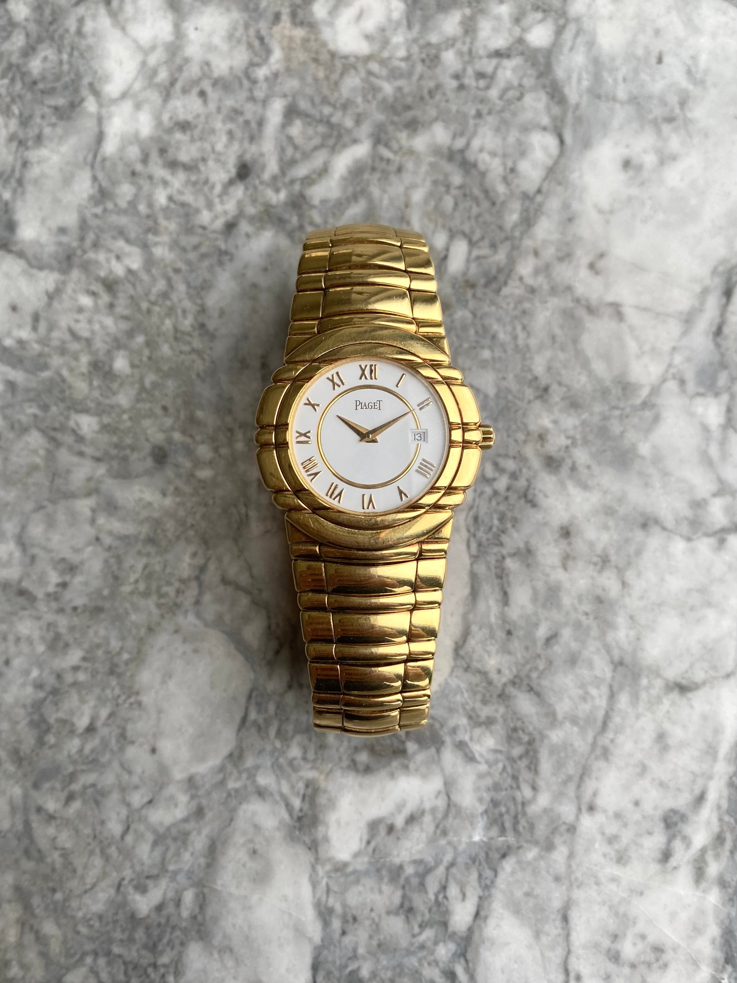 Piaget Quartz - 18K Yellow Gold.