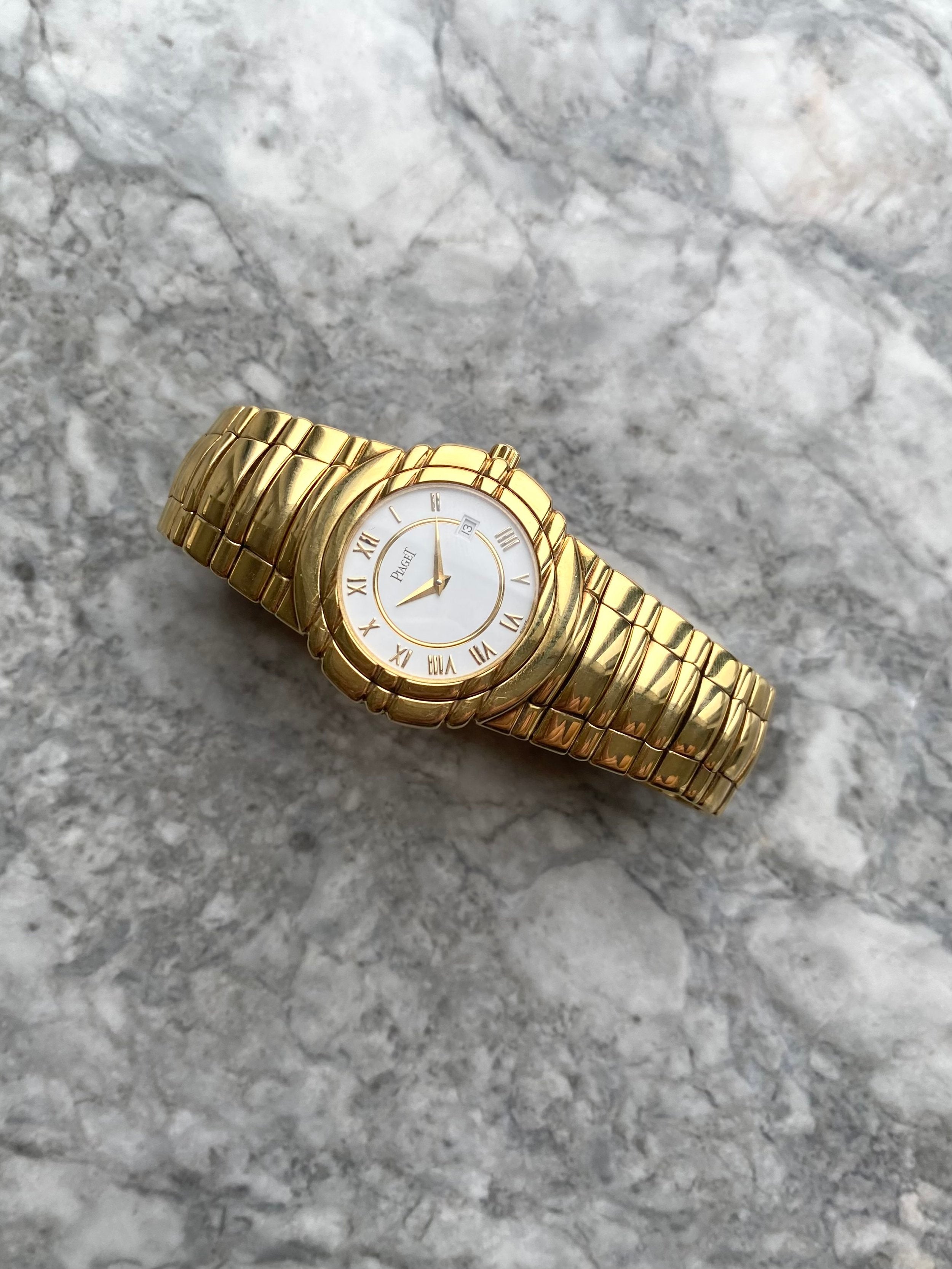 Piaget Quartz - 18K Yellow Gold.