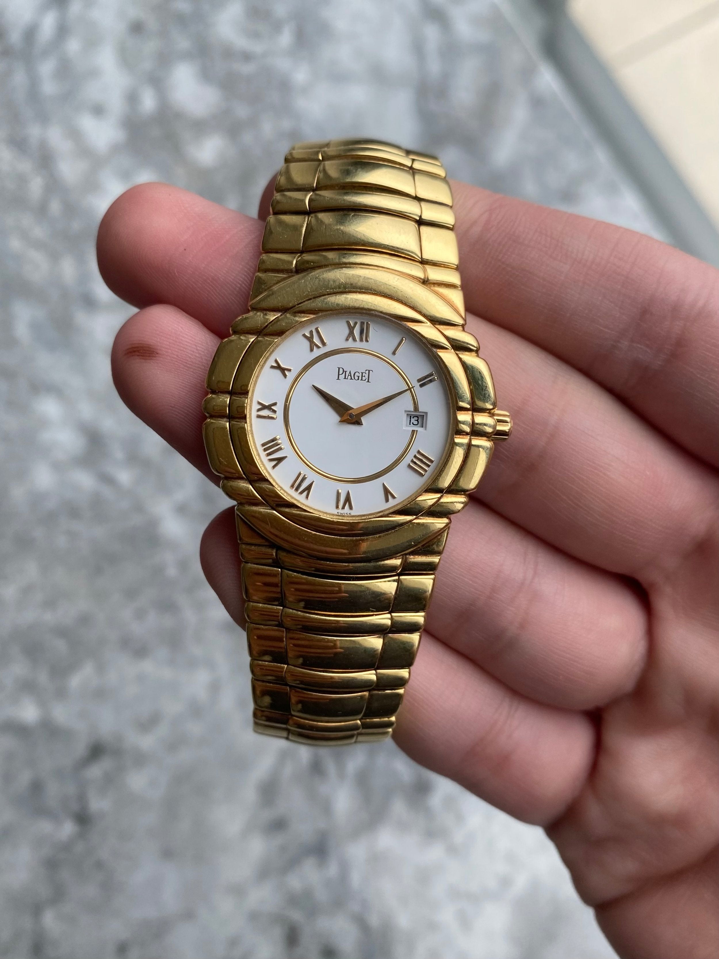 Piaget Quartz - 18K Yellow Gold.