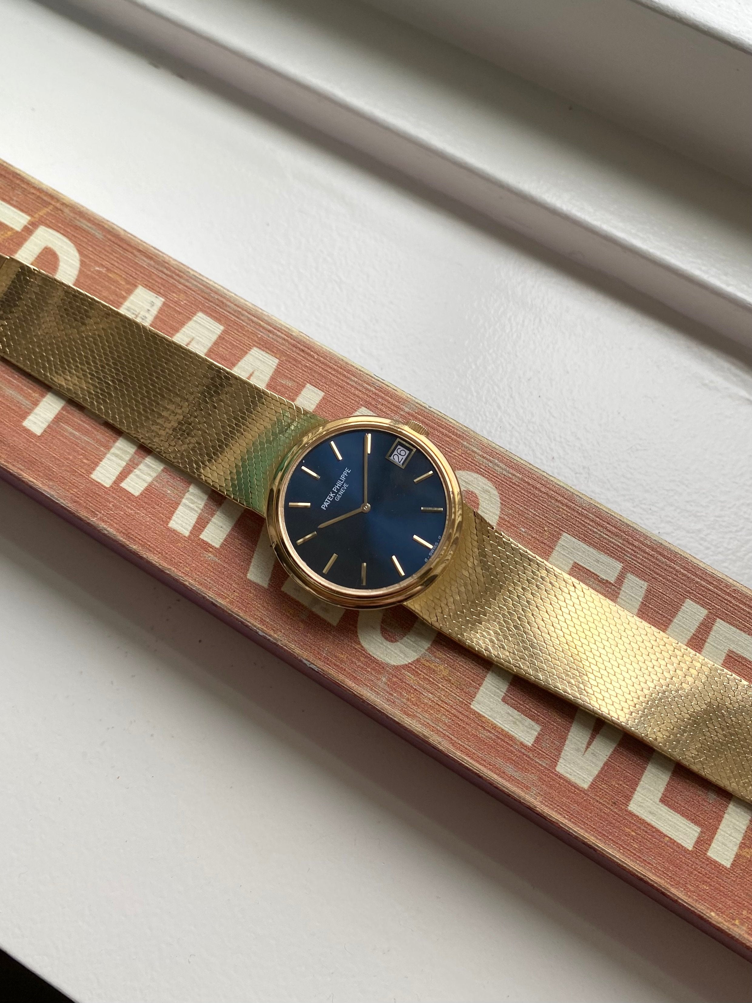 Patek Philippe Blue Sigma - 18K Yellow Gold