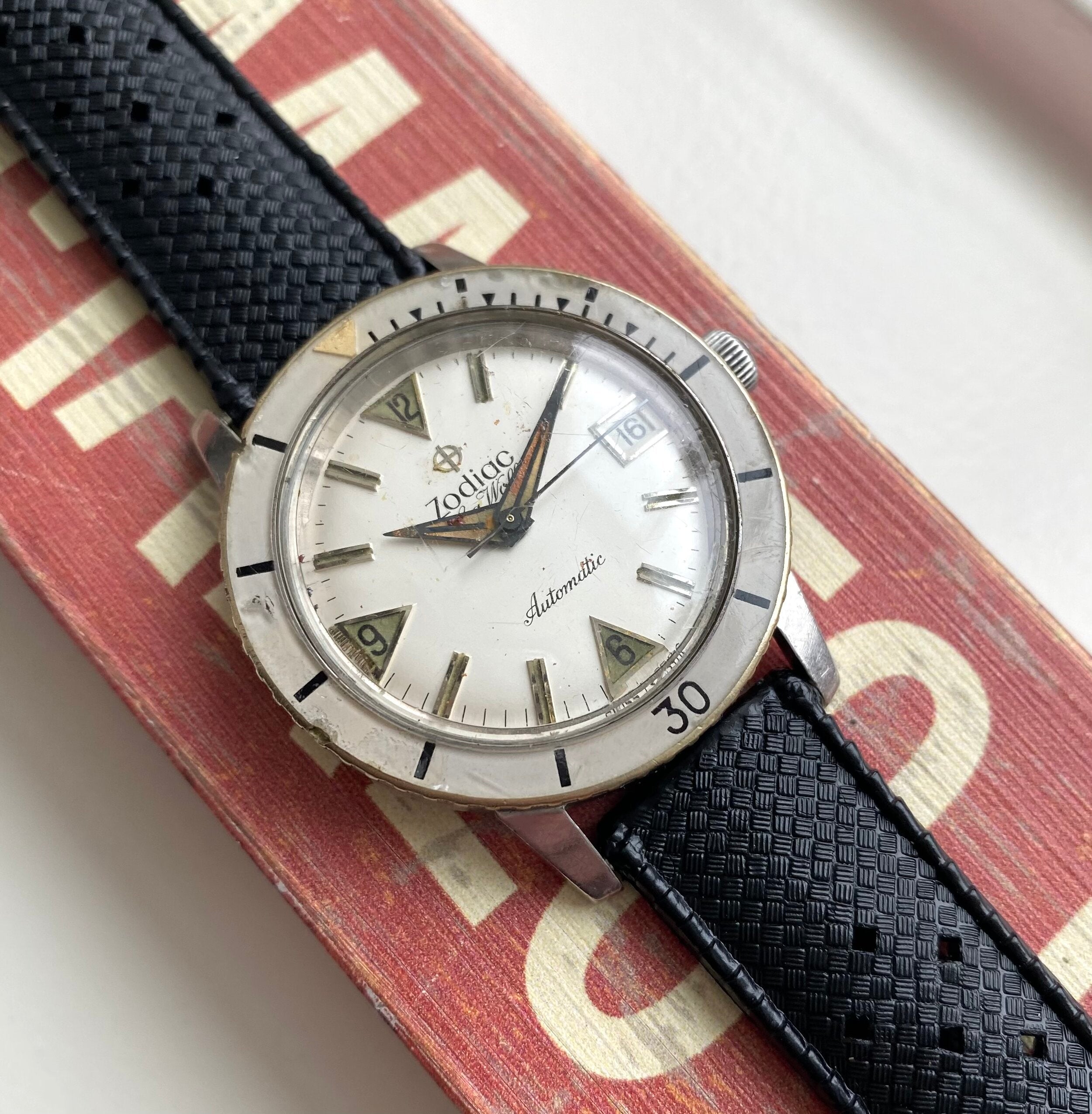 Zodiac Sea Wolf — Bakelite Bezel