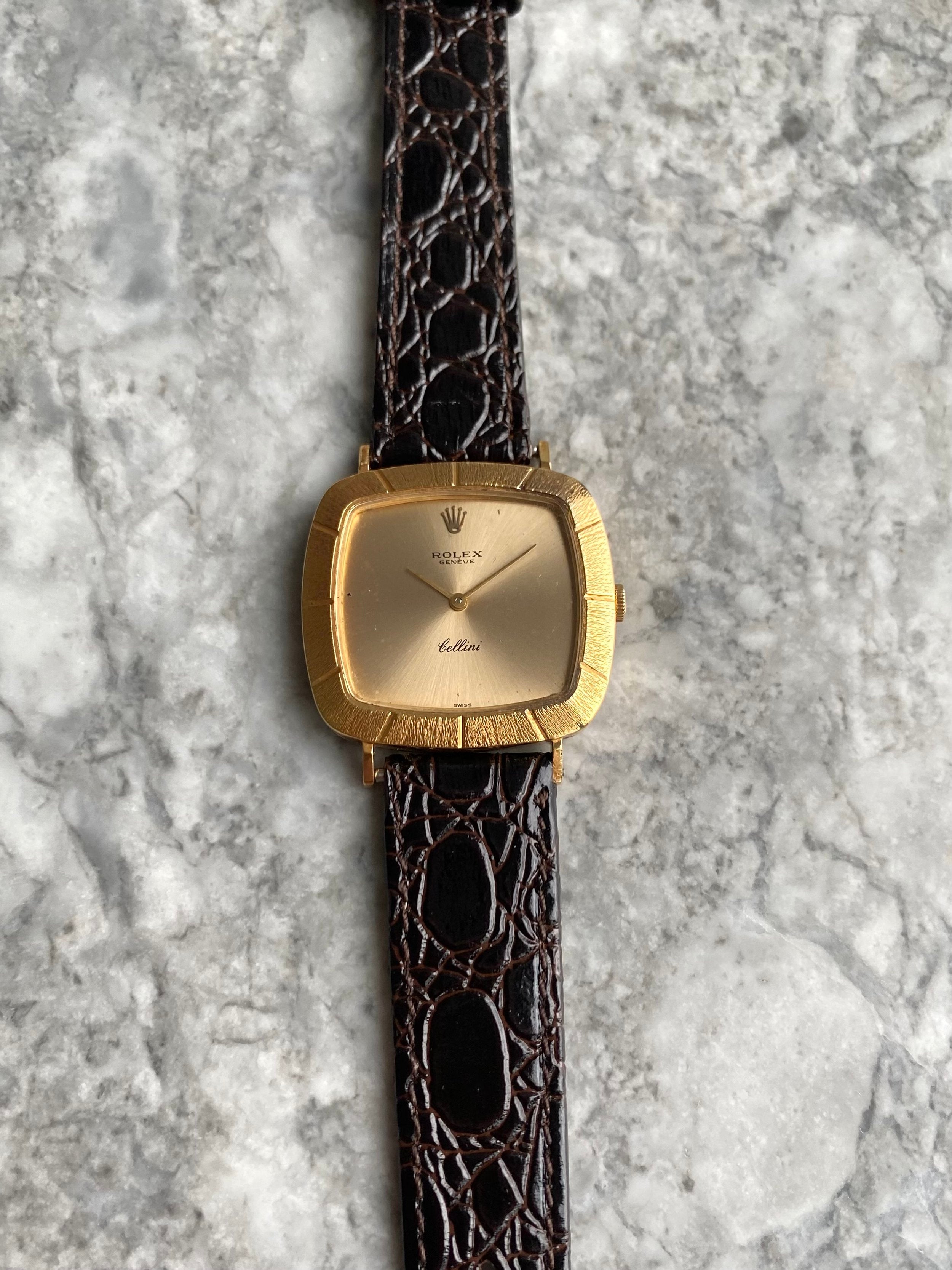 Rolex Cellini 4084 - 18K Yellow Gold.